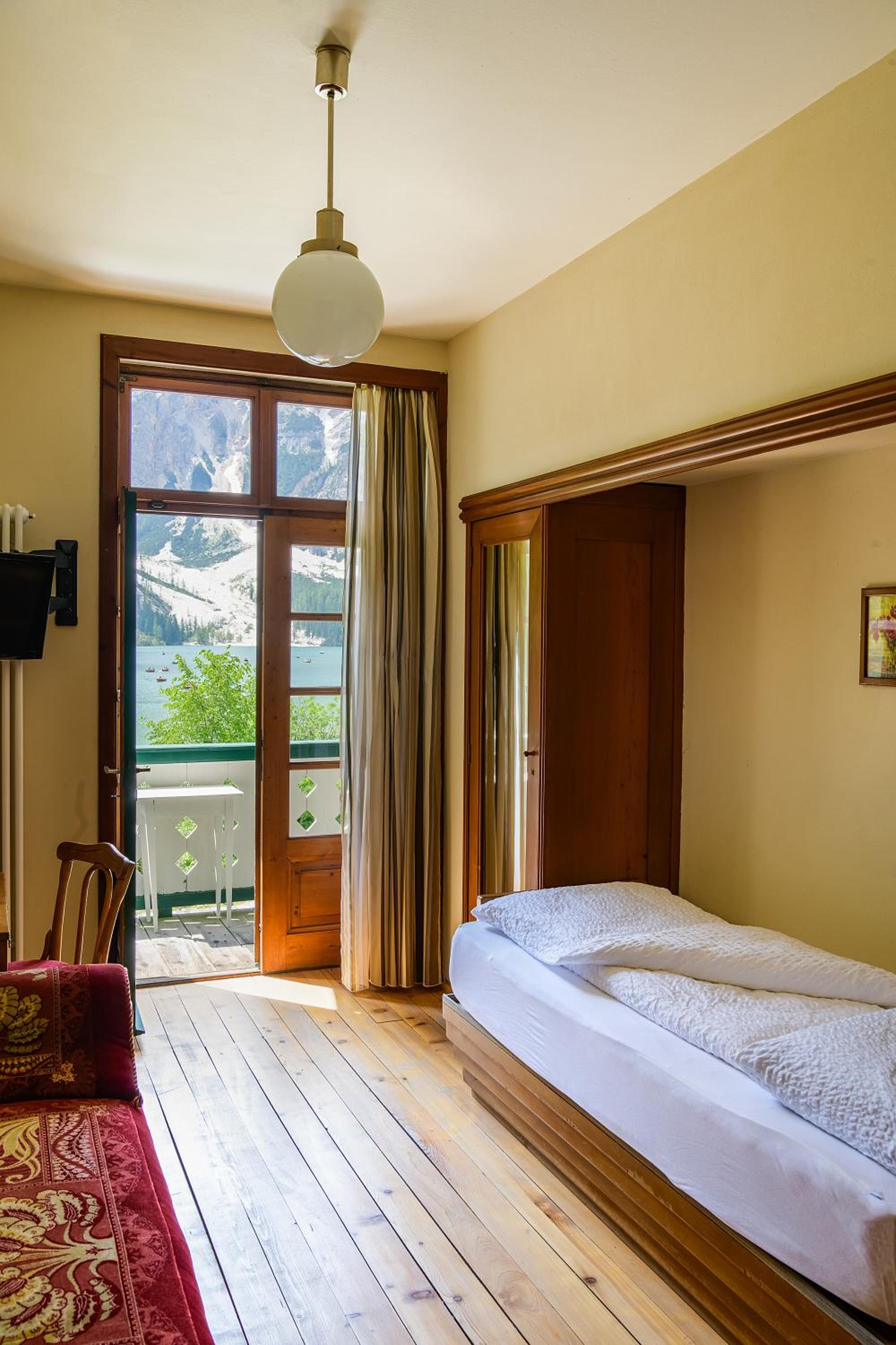 Single Room with Lake View photo 3