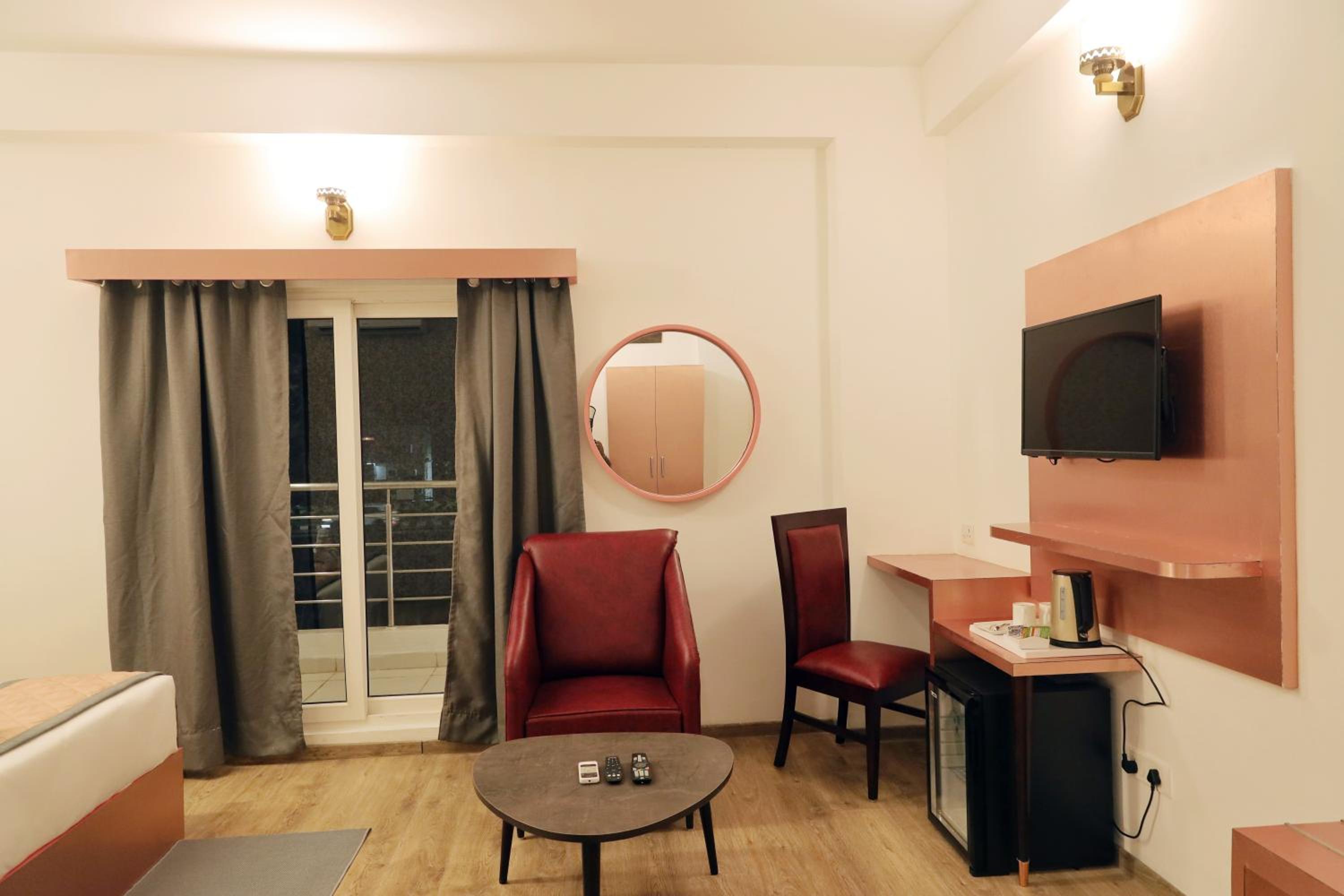 Superior King Room - Photo 1