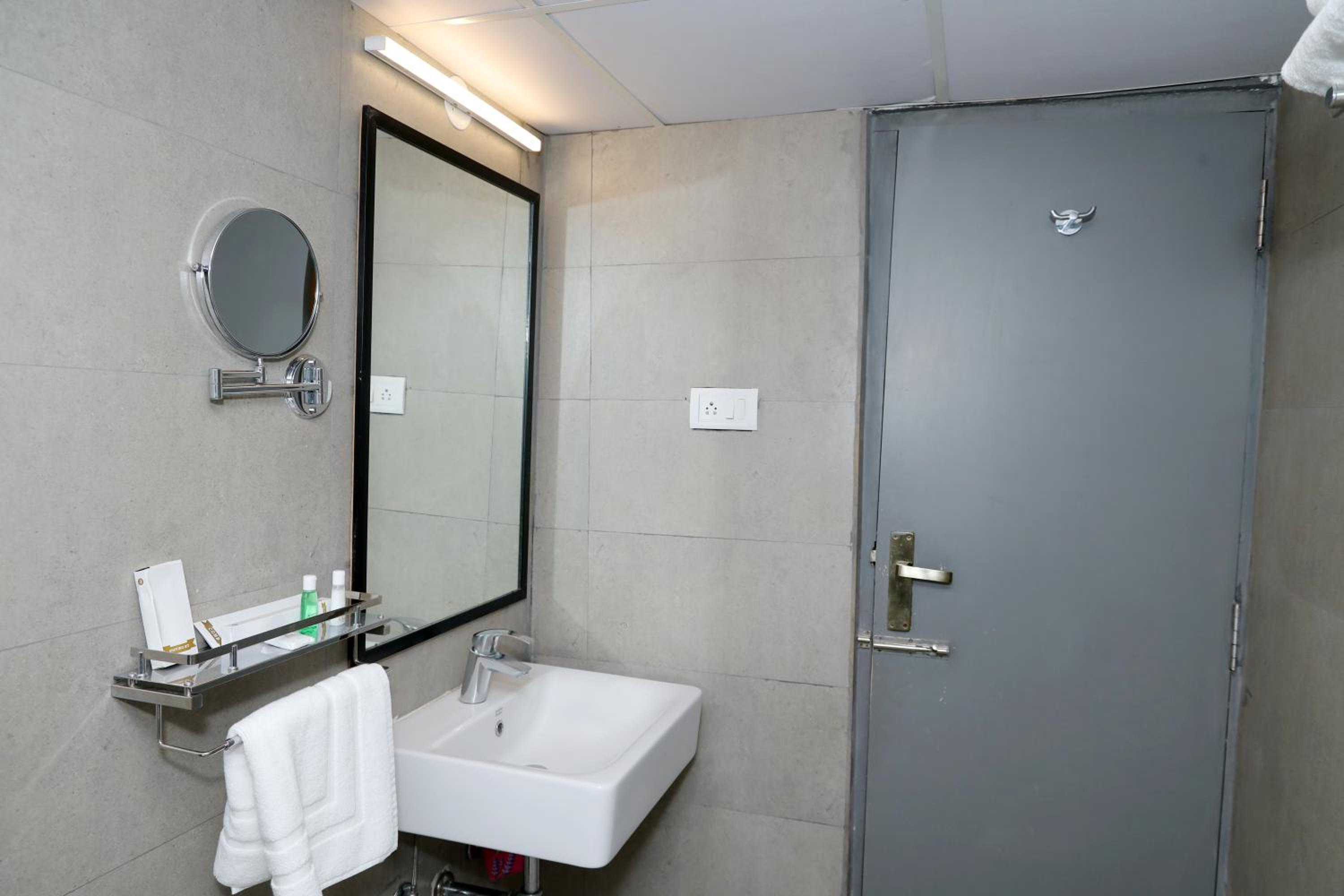 Budget Double or Twin Room - Photo 5