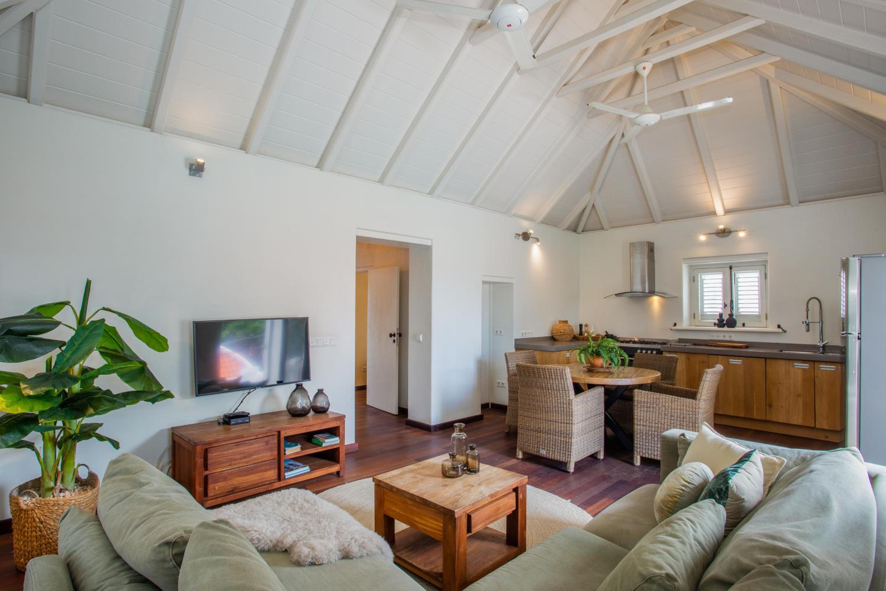 Deluxe 2-bedroom Apartment with Private Plunge Pool top floor