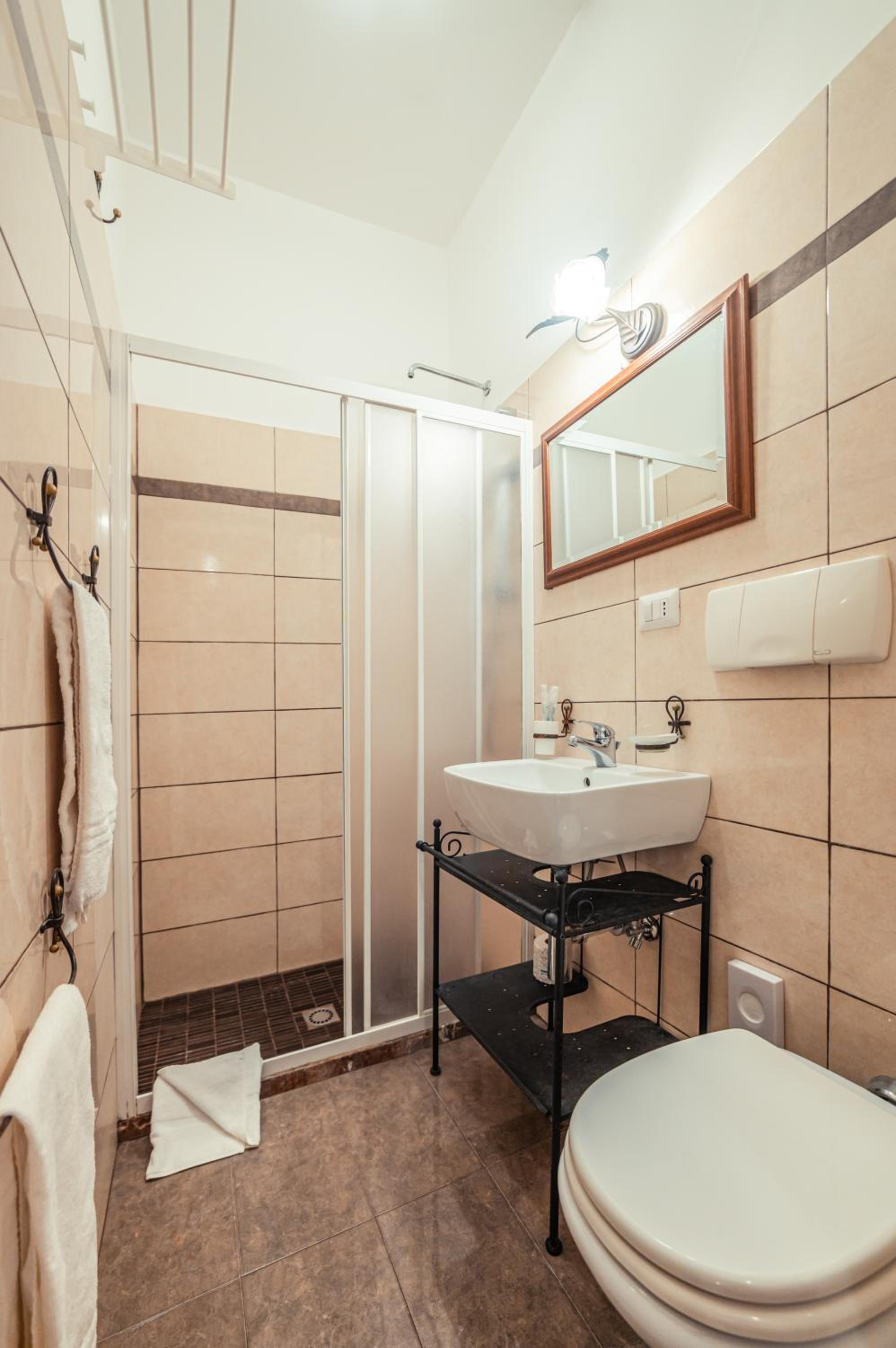 Small Double or Twin Room photo 2