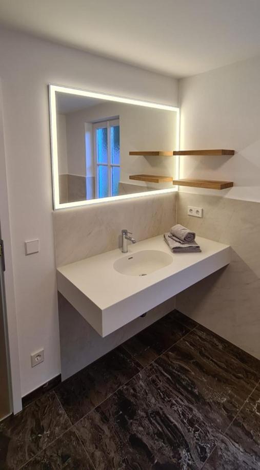 Deluxe Double Room with Balcony photo 3