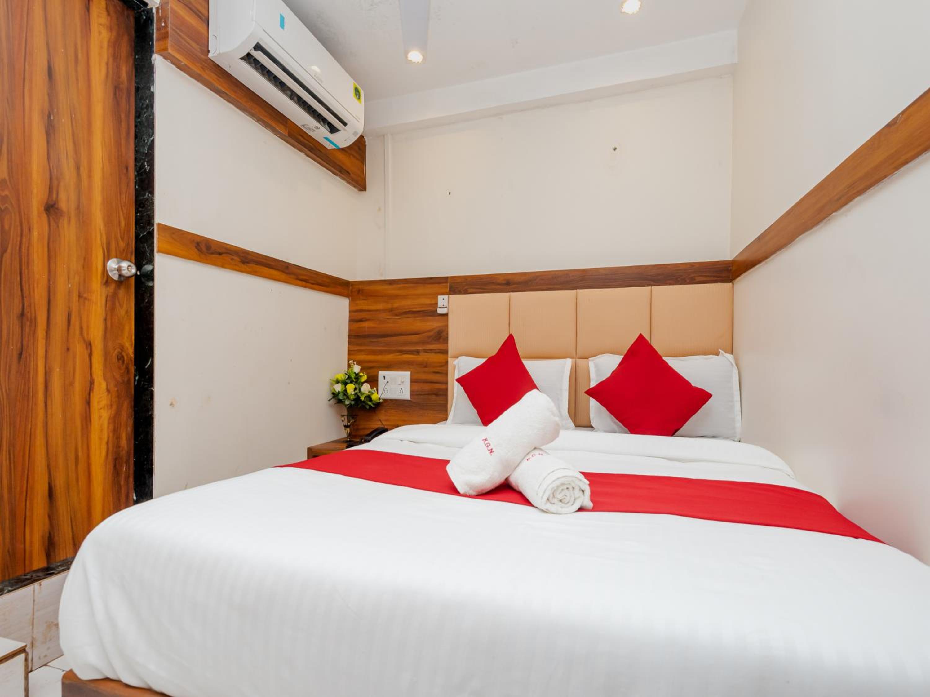 Deluxe Double Room - Photo 10