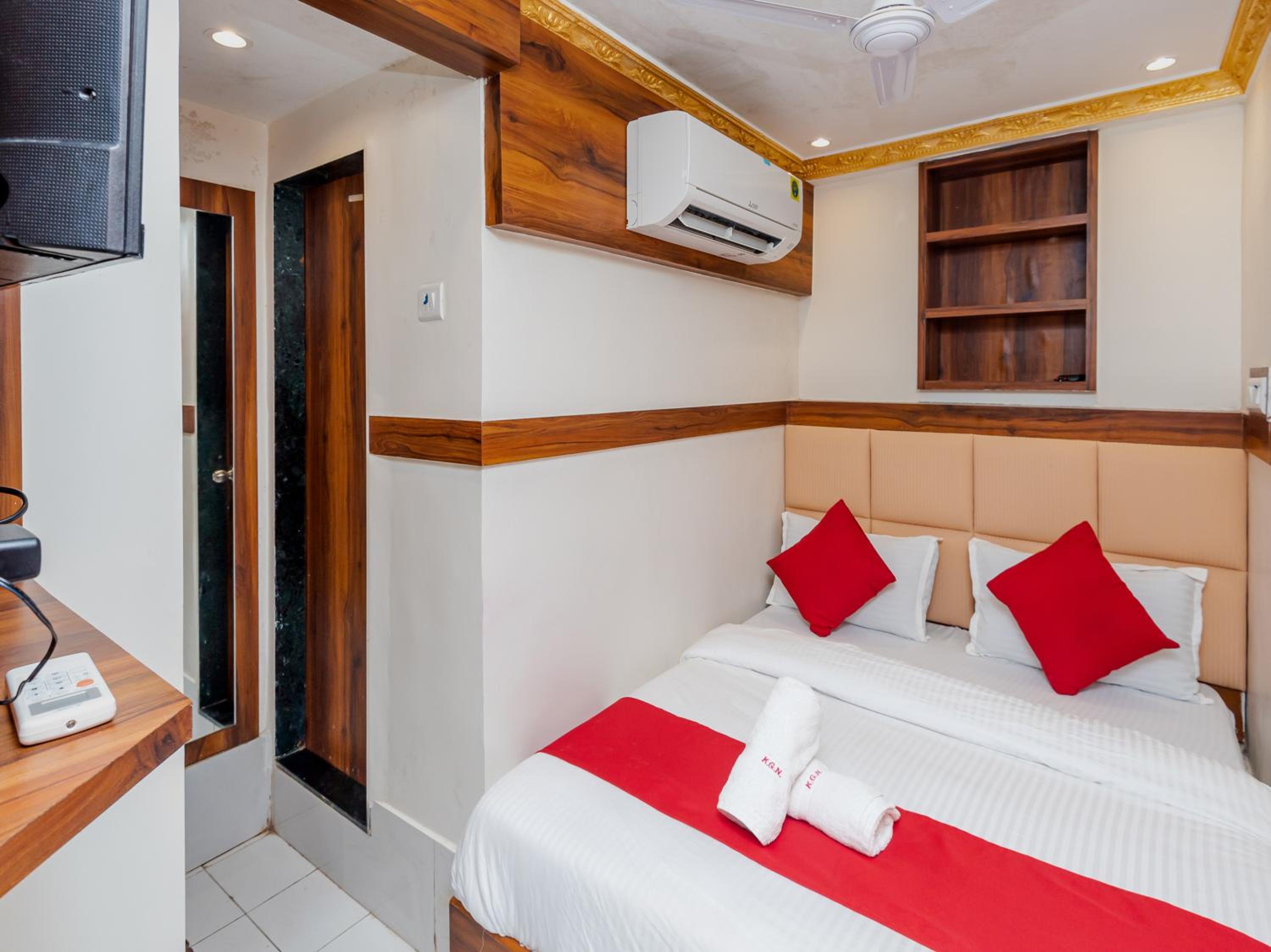 Deluxe Double Room - Photo 8