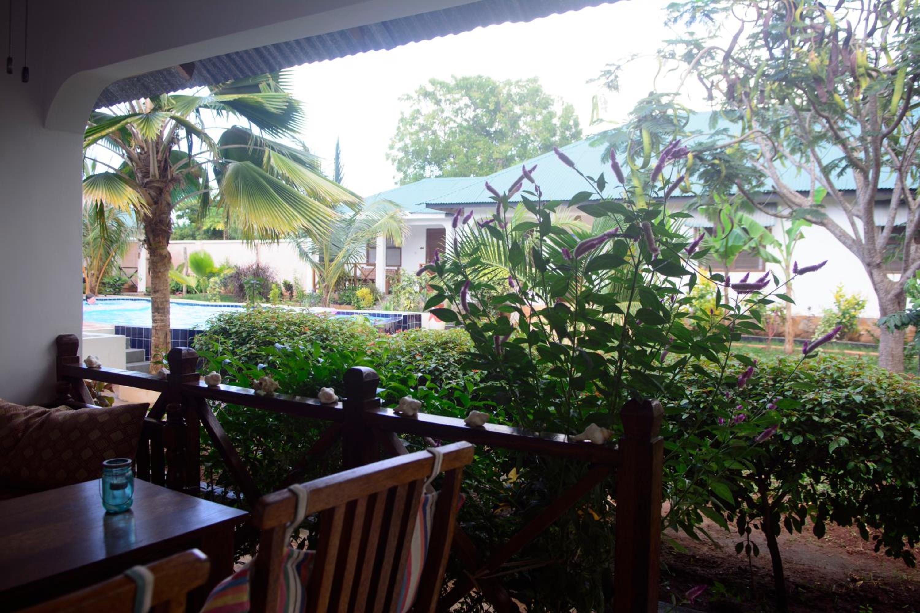 Deluxe Bungalow with Garden View photo 2