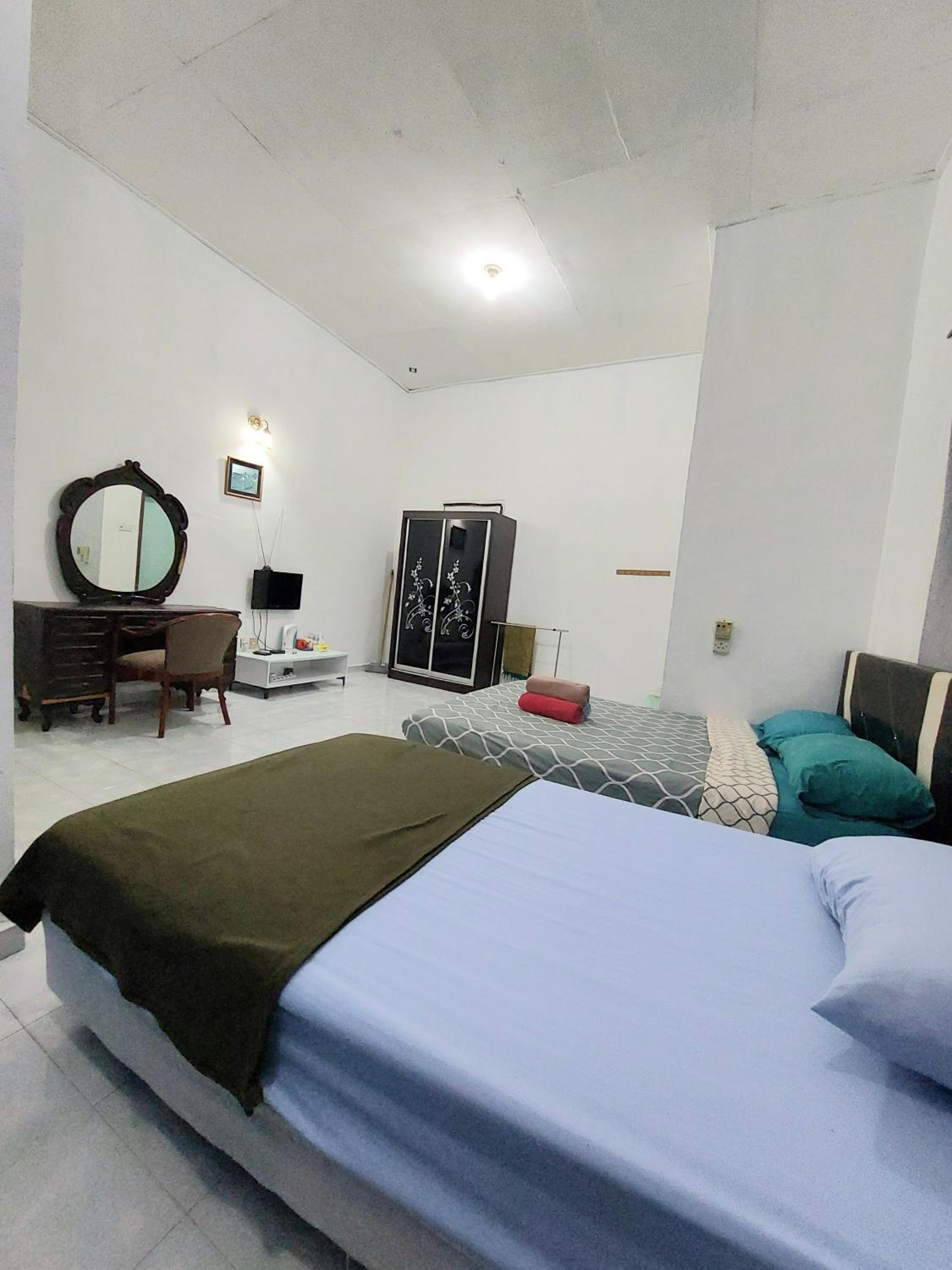 Family Room with Bathroom - Photo 3