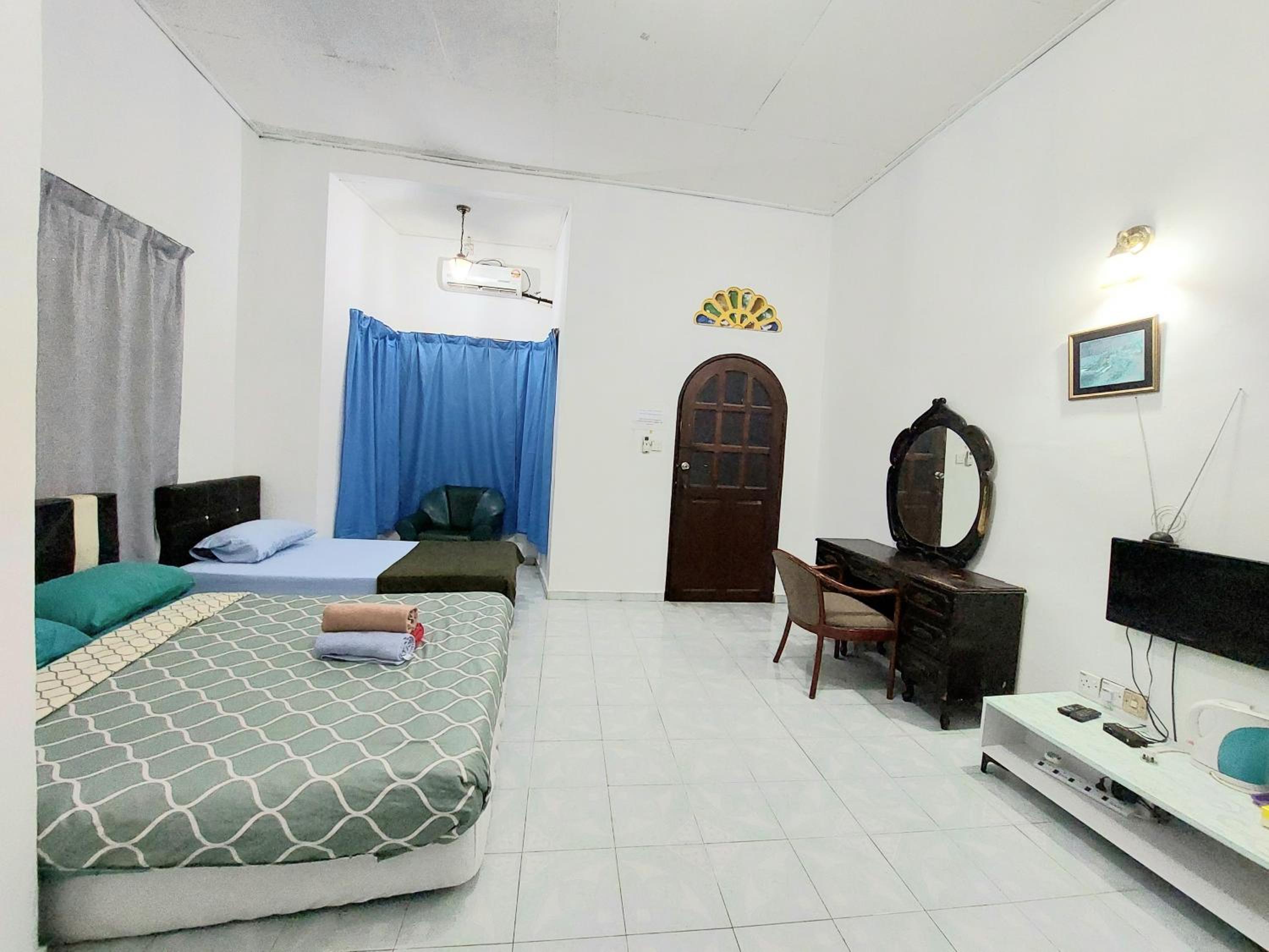 Family Room with Bathroom - Photo 4