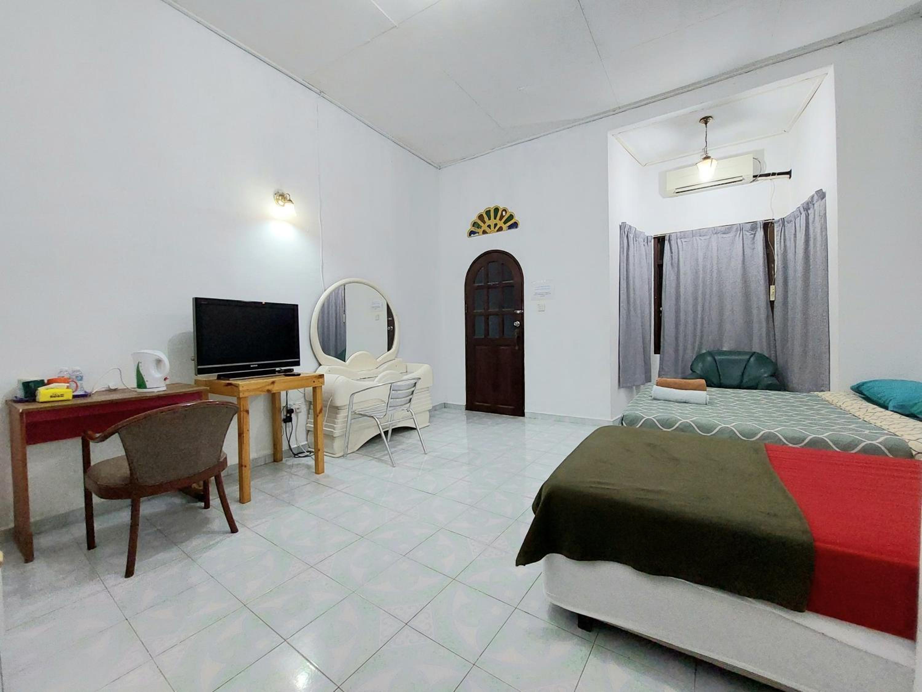 Family Room with Bathroom - Photo 2