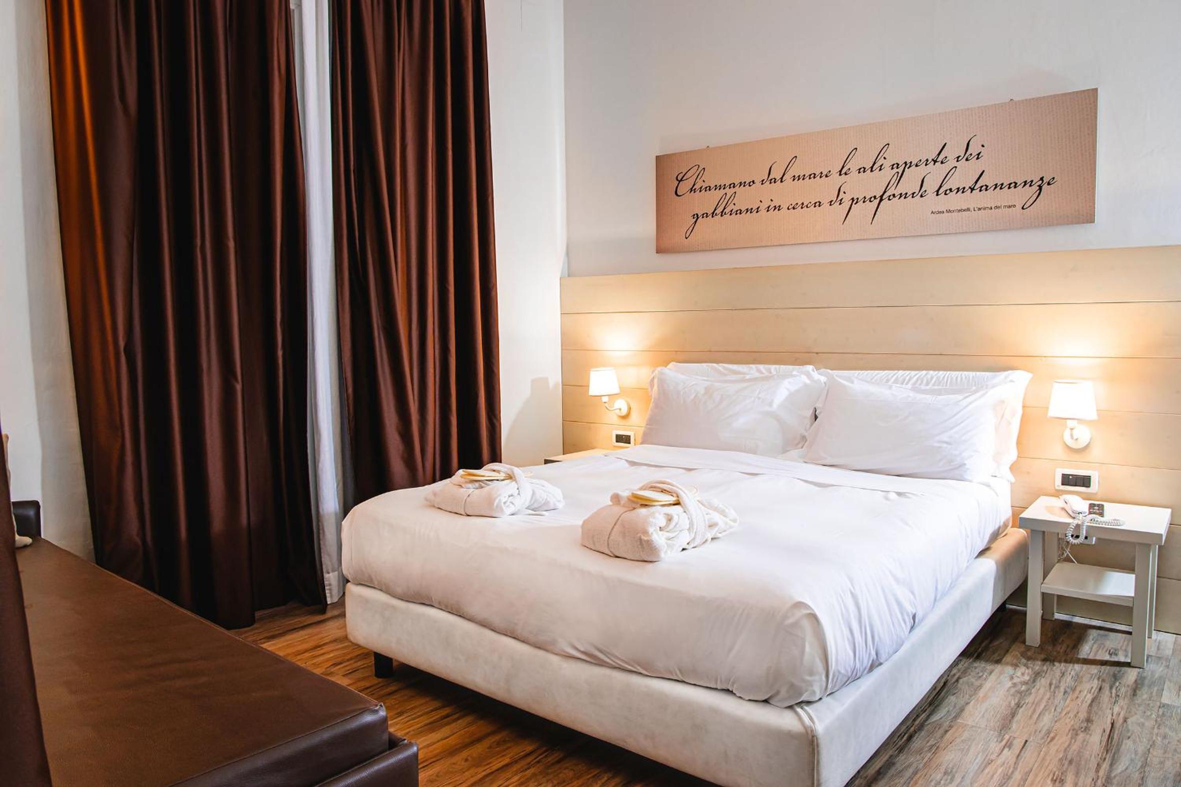 Deluxe Double or Twin Room - Photo 2