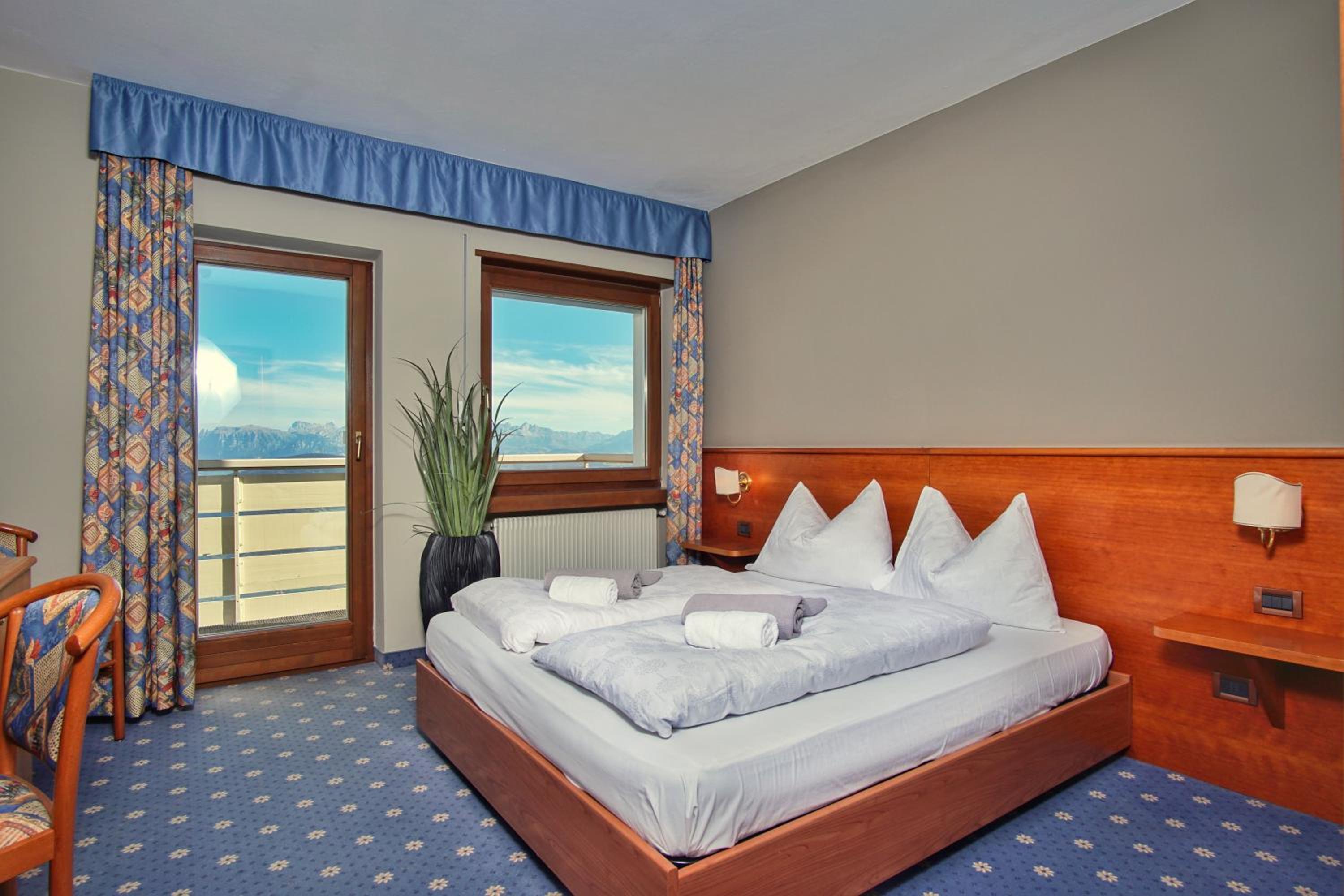 Deluxe Double Room with Balcony - Photo 2