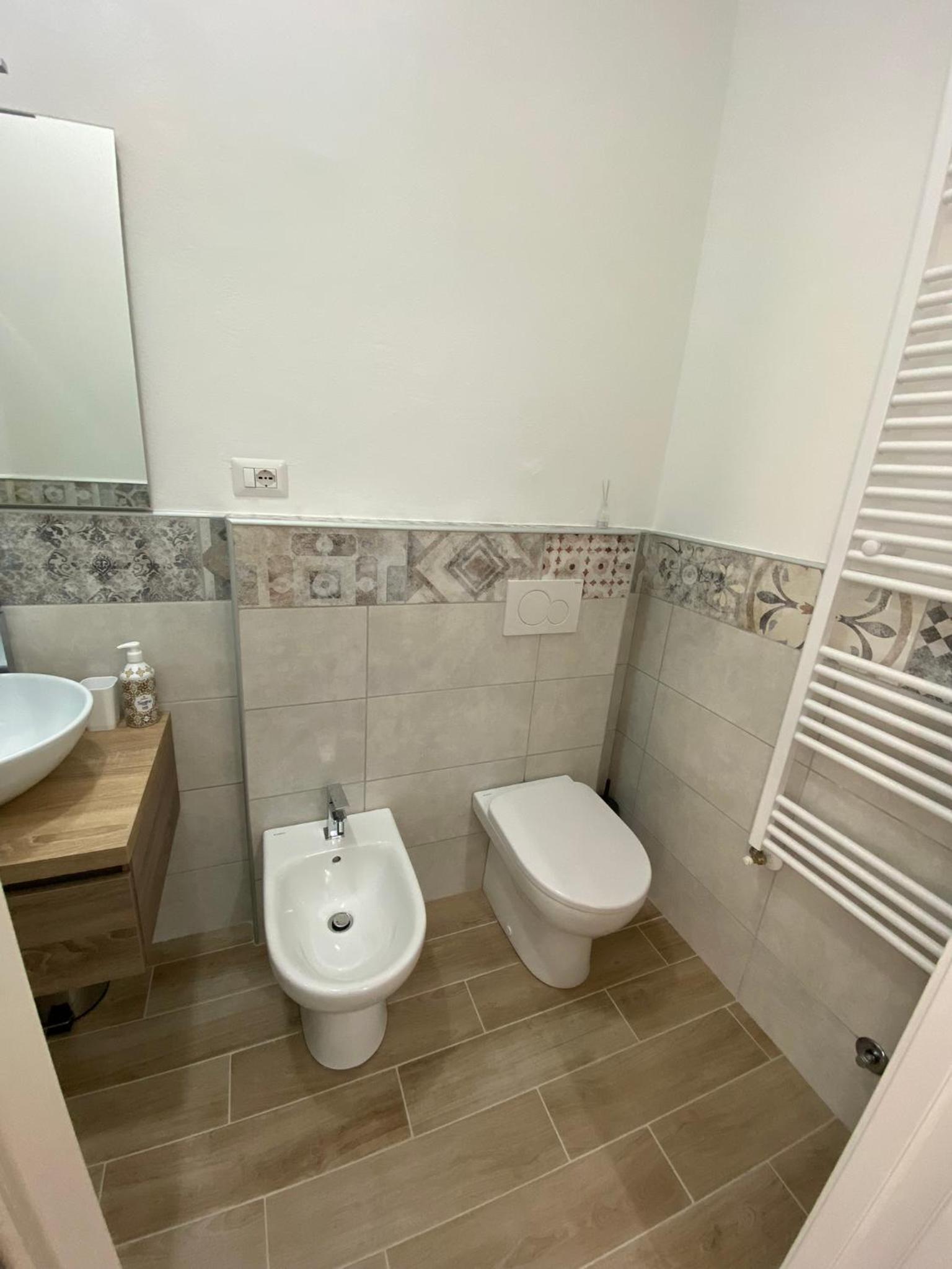 Double Room with Private Bathroom - Photo 15