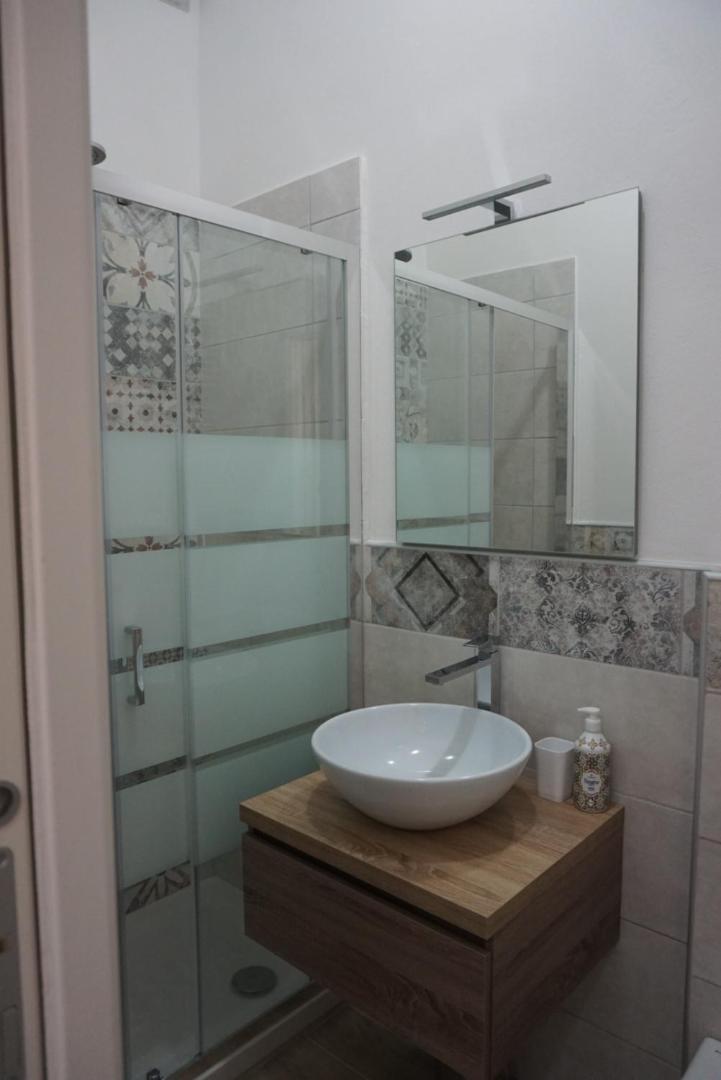 Double Room with Private Bathroom - Photo 14