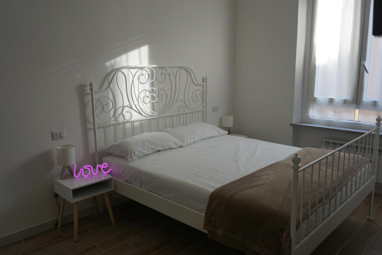 Double Room with Private Bathroom - Photo 8