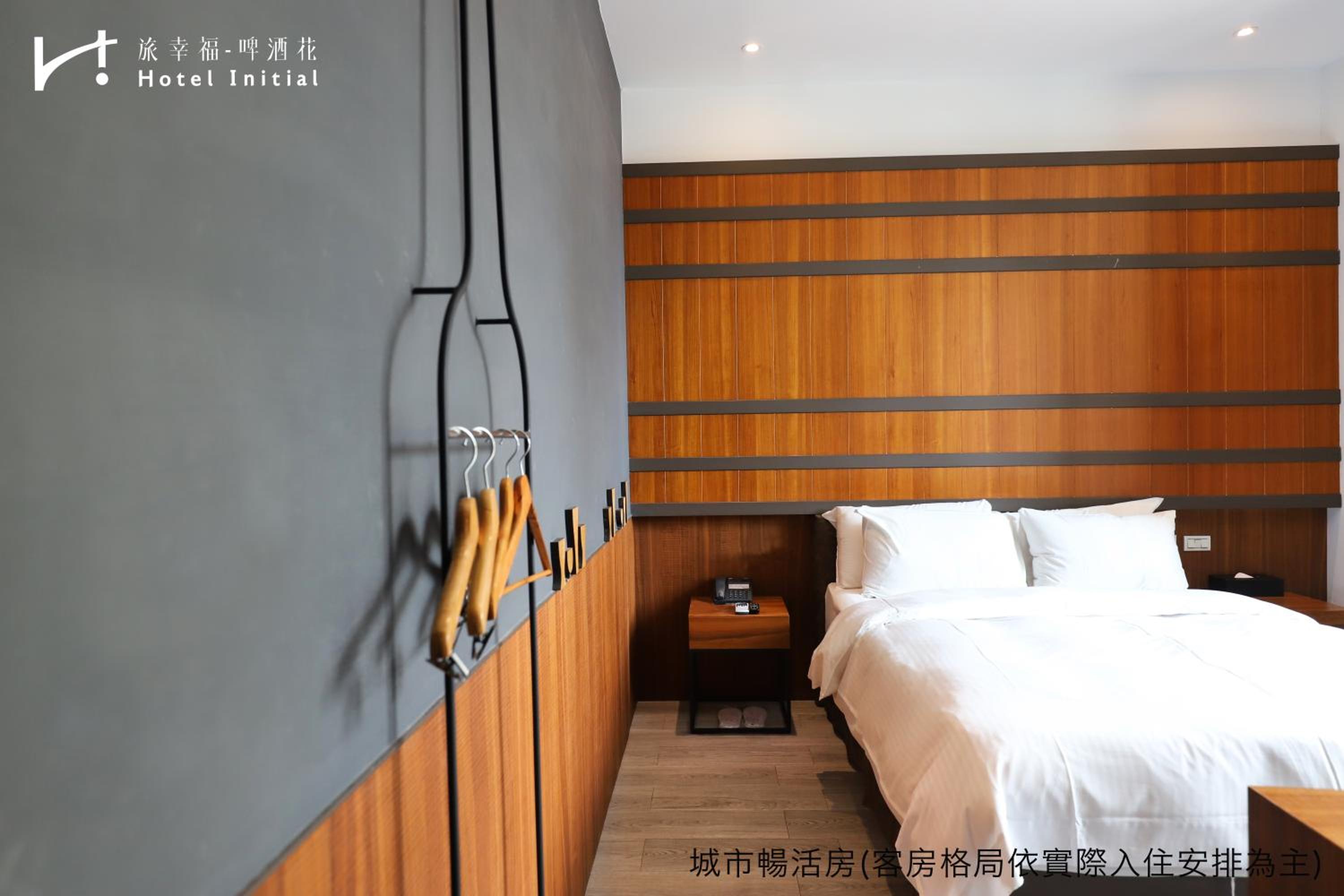 Superior Double Room with Balcony thumbnail 5