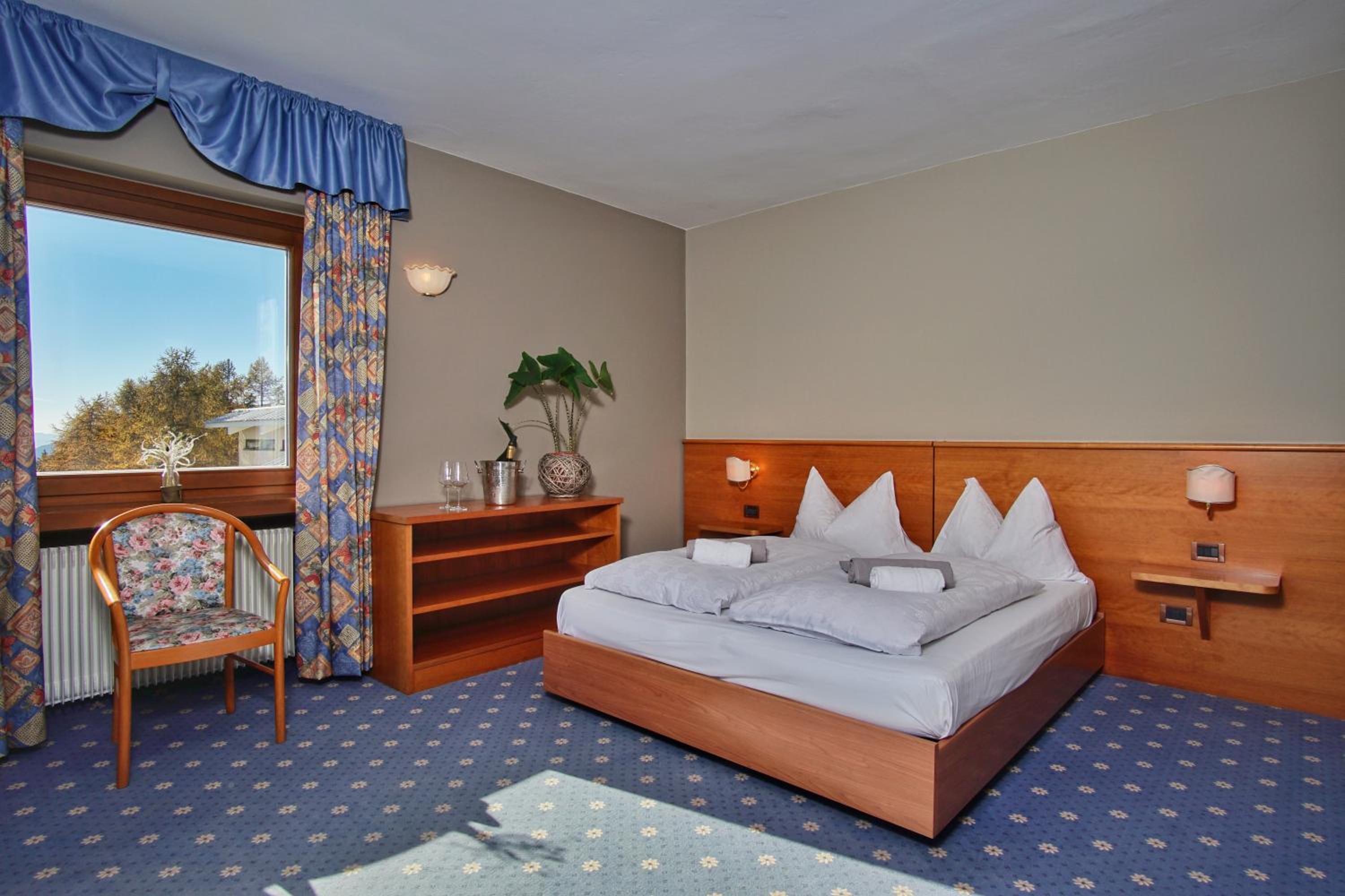 Deluxe Double Room with Extra Bed - Photo 5