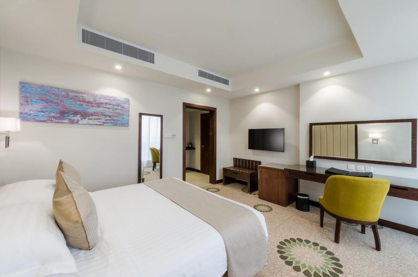 Deluxe King Room - Smoking - Photo 4