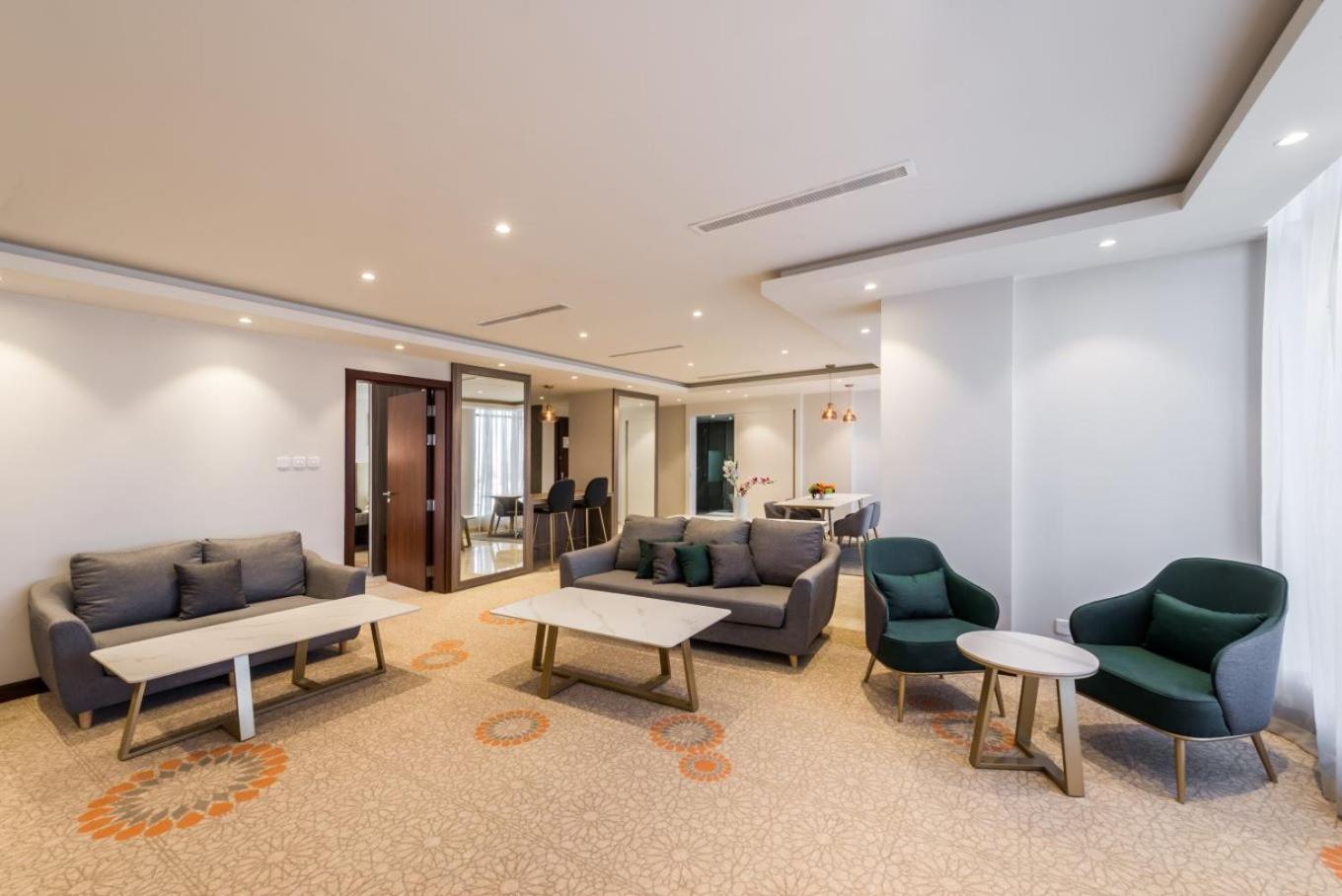 Royal King Suite with City View photo 2