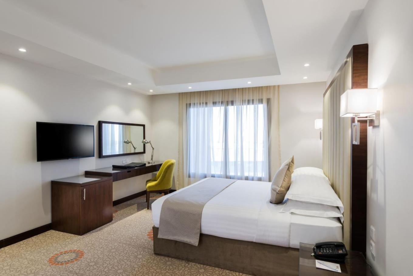 Superior King Room - Non-Smoking - Photo 8