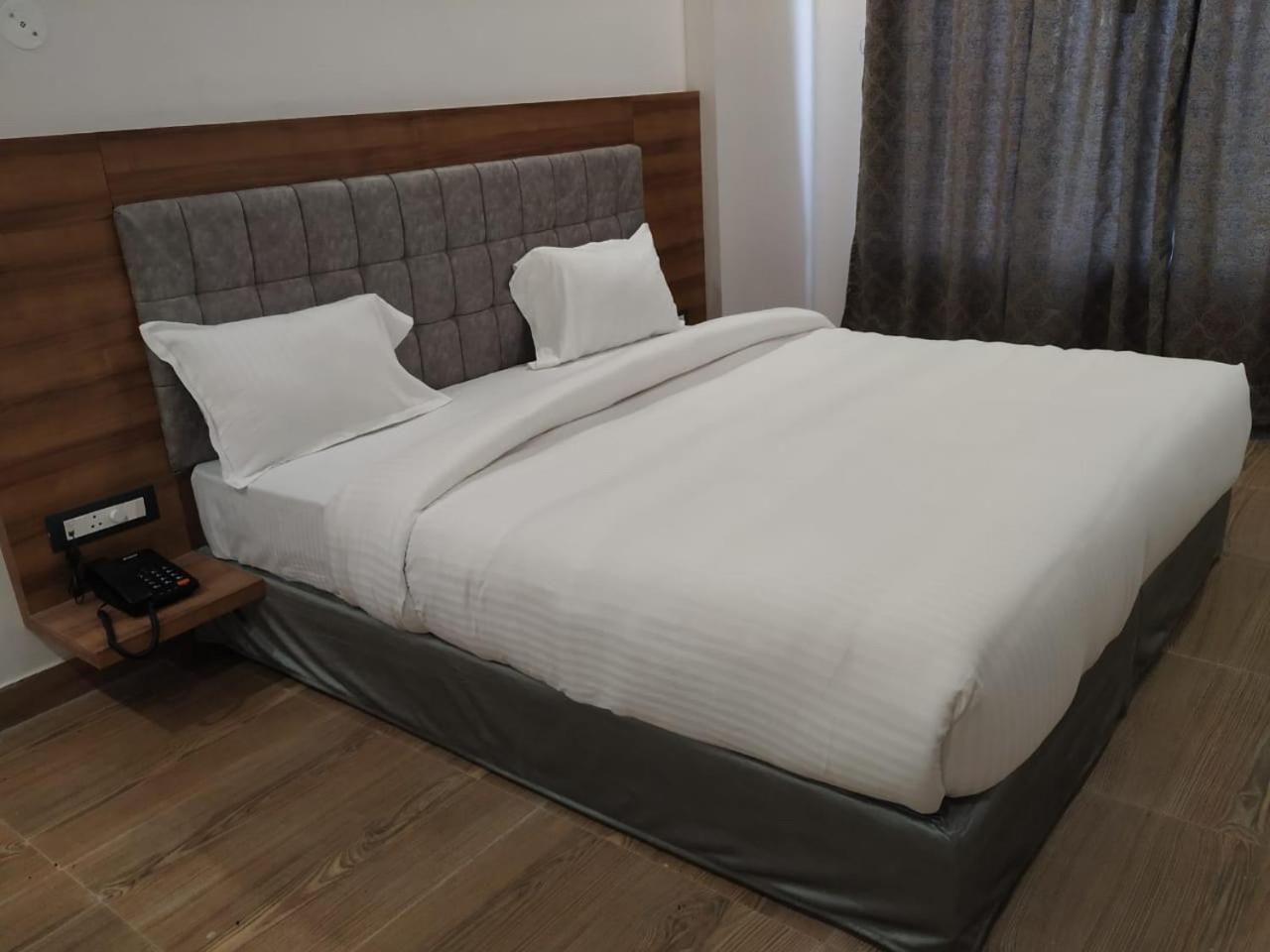Standard King Room photo 1