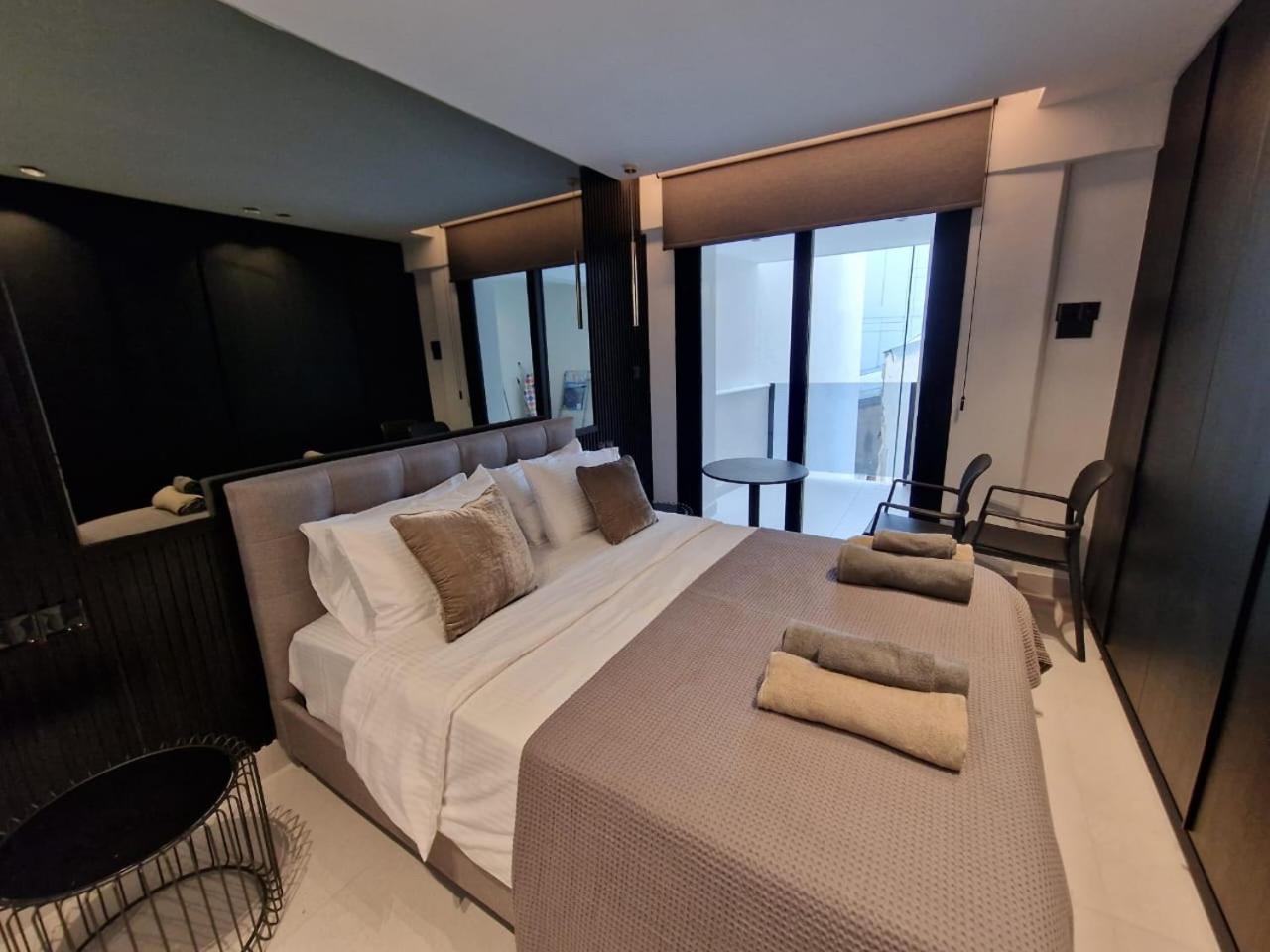 Two-Bedroom Deluxe Apartment with Balcony photo 2