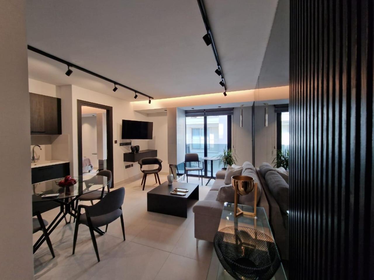 Two-Bedroom Deluxe Apartment with Balcony photo 3