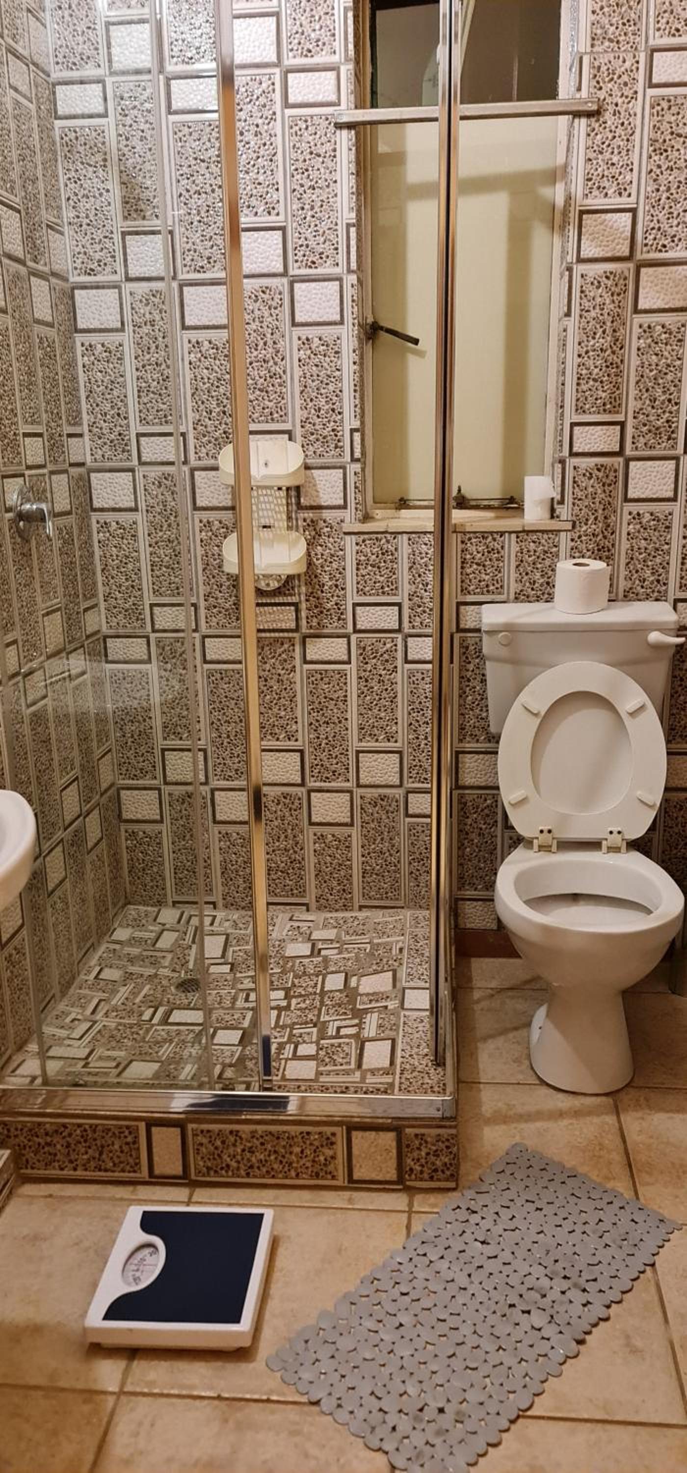Double or Twin Room with Private Bathroom - Photo 20