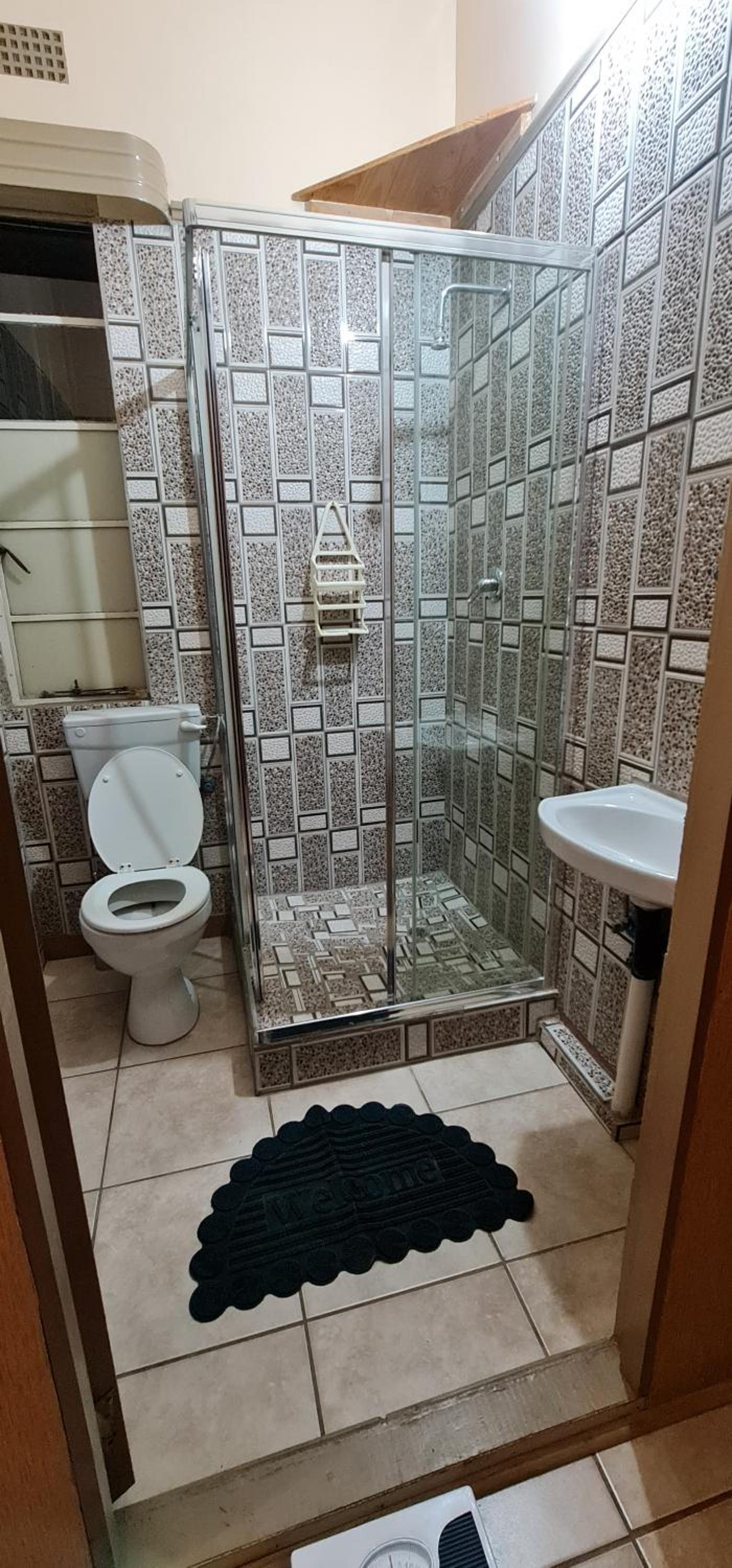Double or Twin Room with Private Bathroom - Photo 9