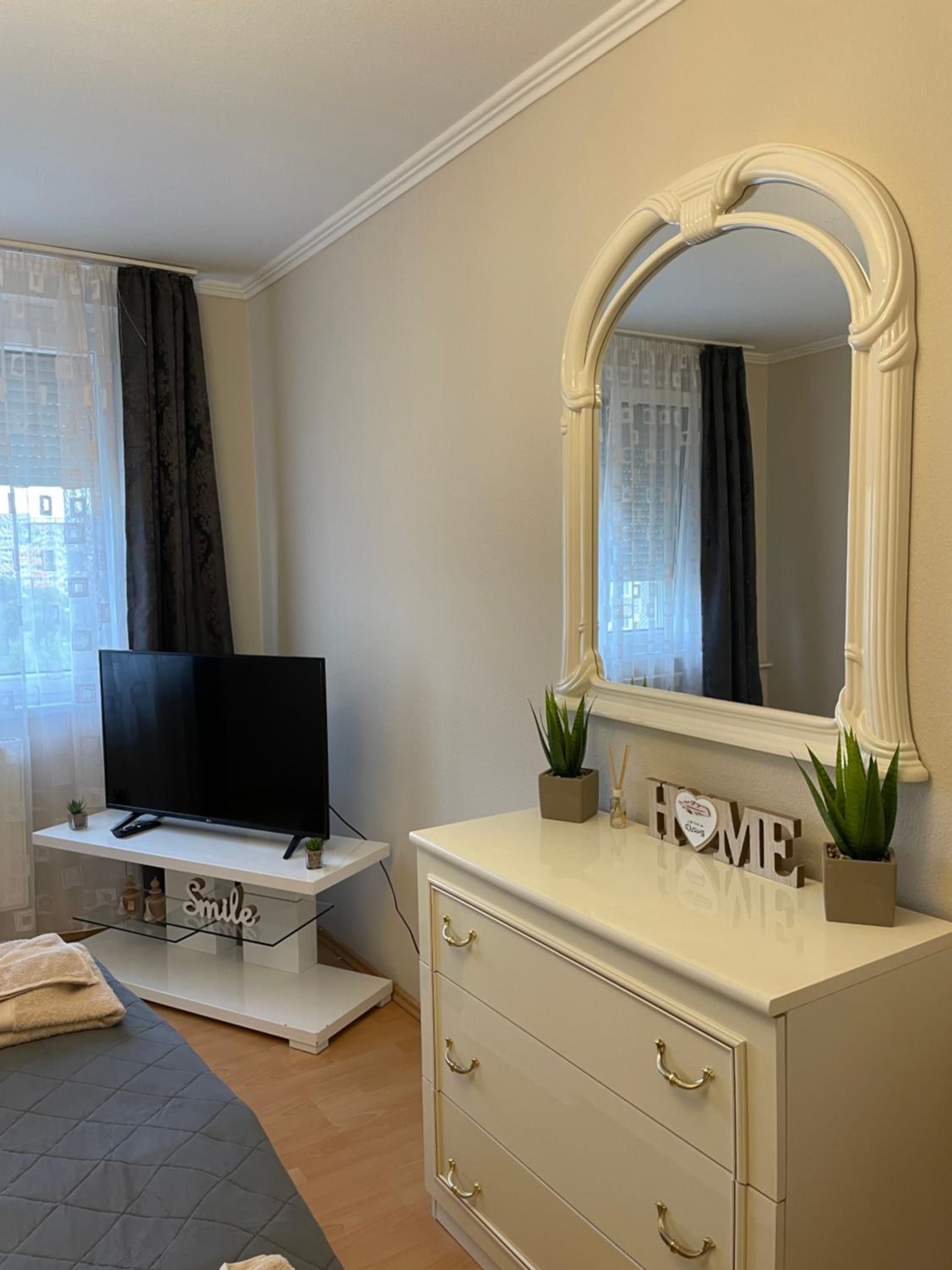 Two-Bedroom Apartment - Photo 3