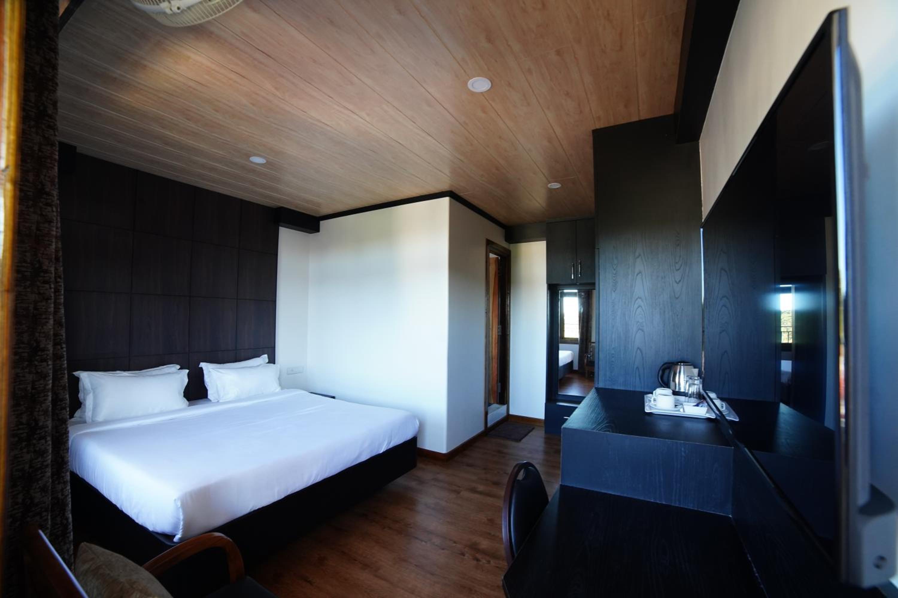 Standard King Room photo 2