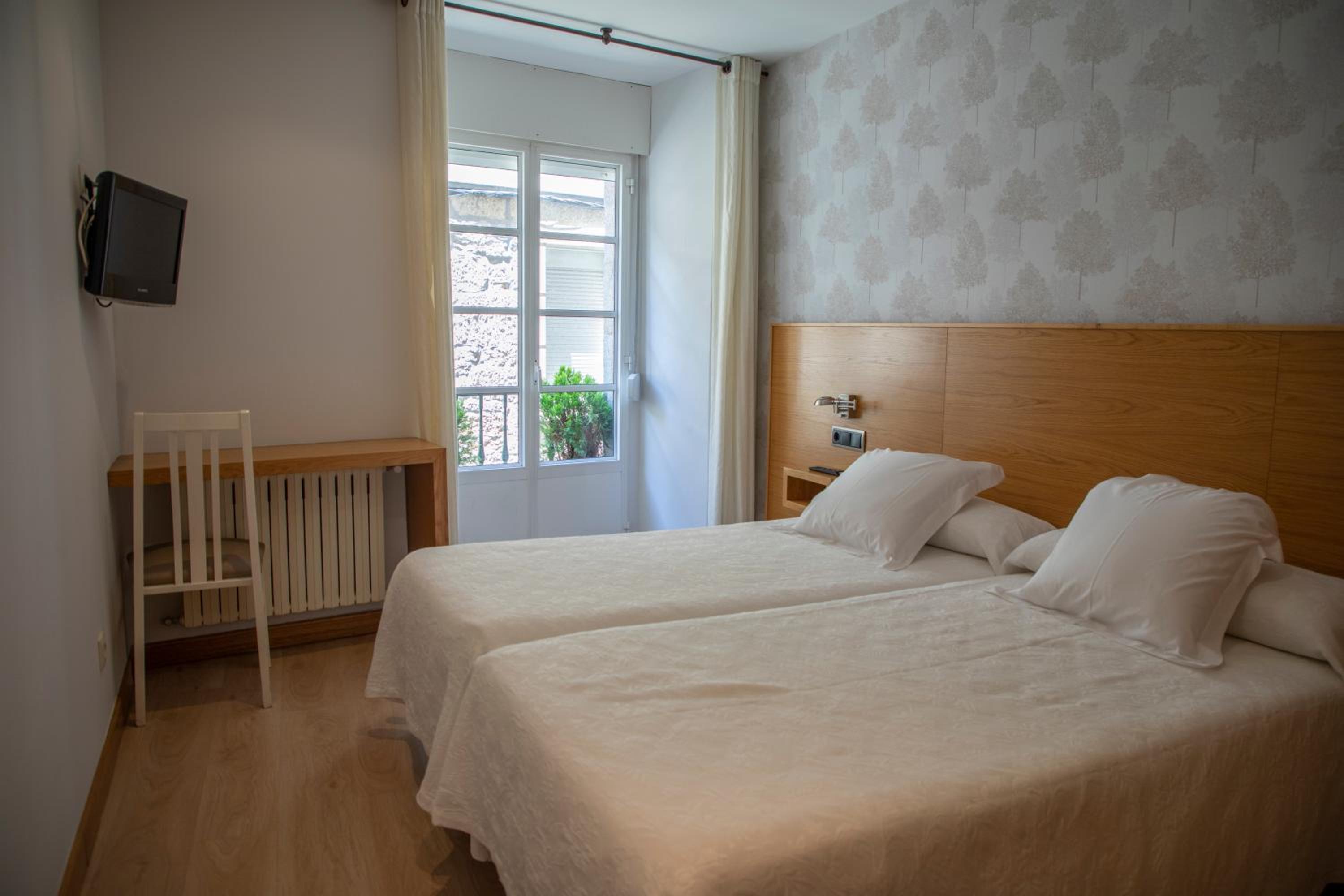 Superior Double or Twin Room photo 3