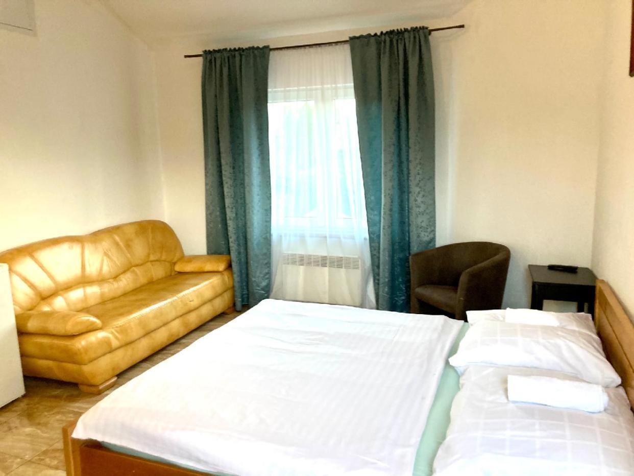 Deluxe Double Room With Shower