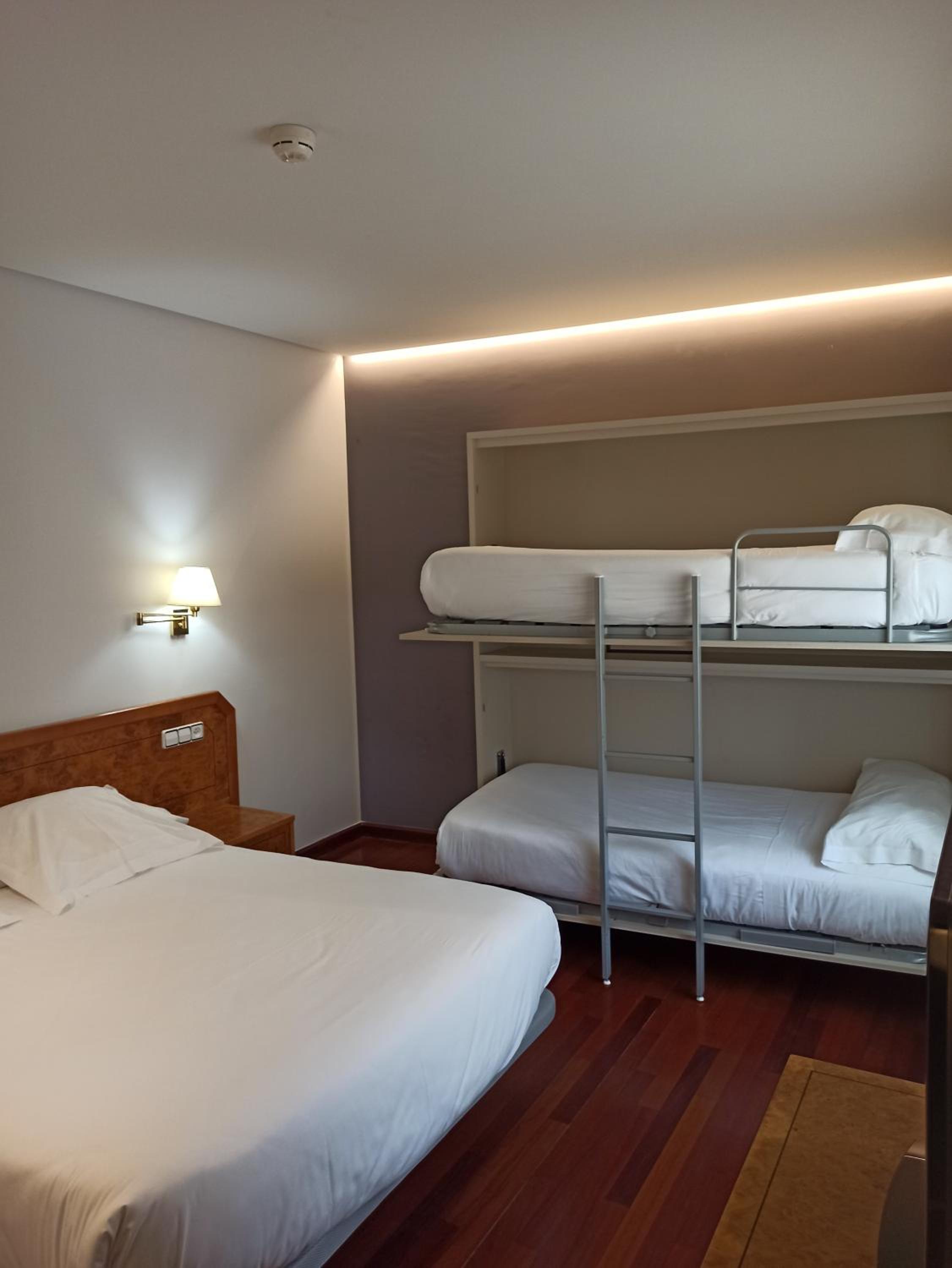 Twin Room - Photo 4