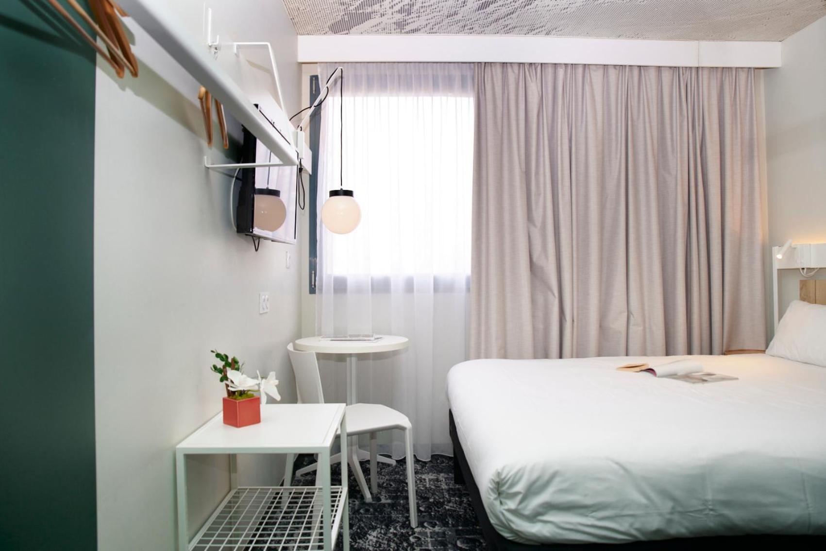 Standard One Double Bed - Photo 1