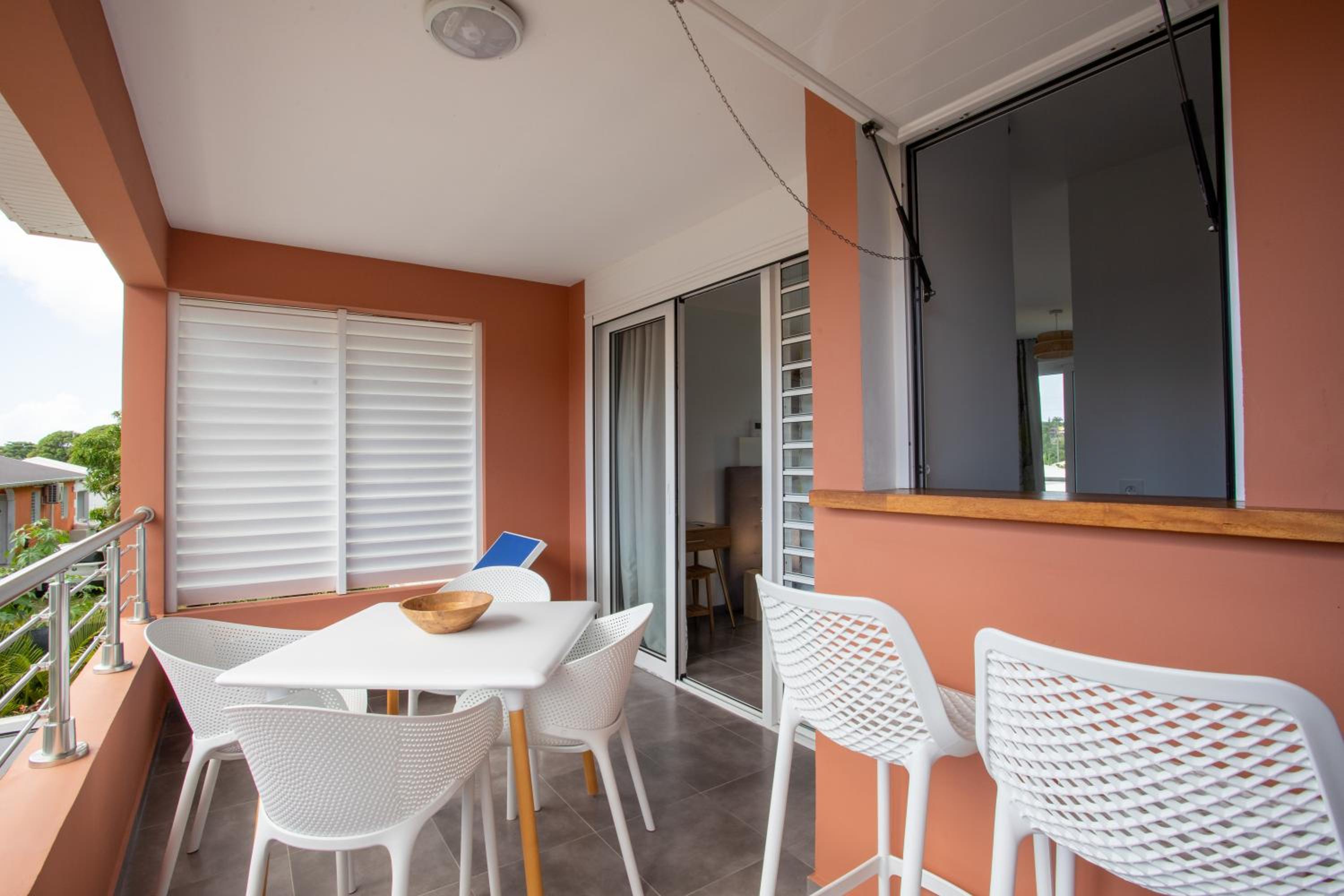 Studio with Pool View photo 3