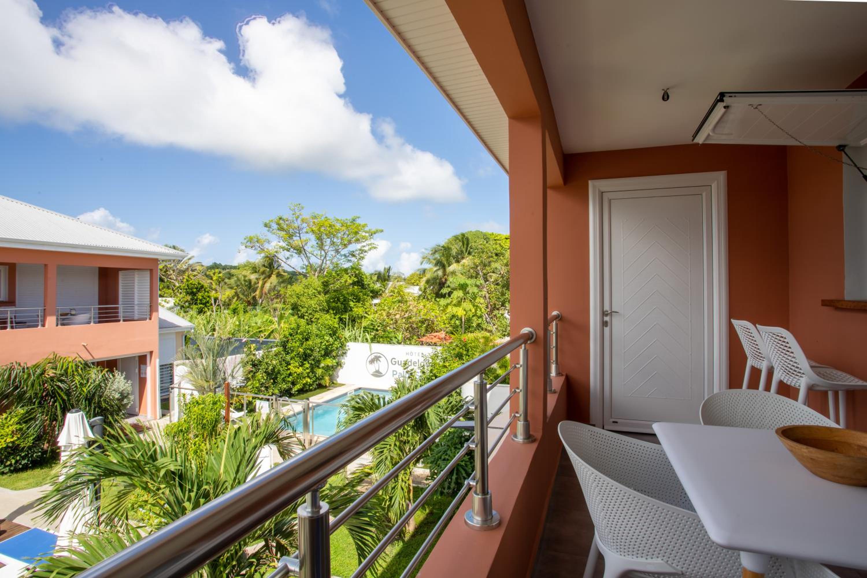 Studio with Pool View - Photo 2