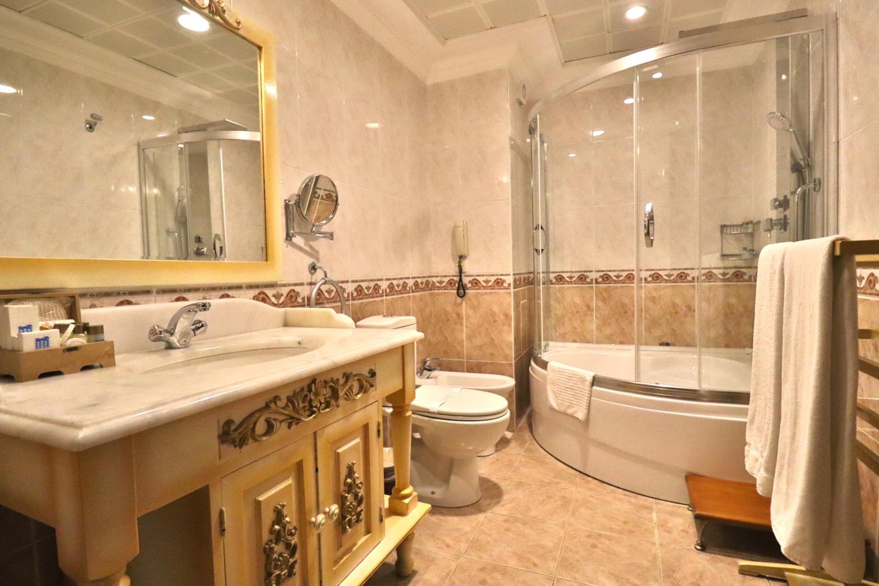 Deluxe Suite with Sea View photo 3