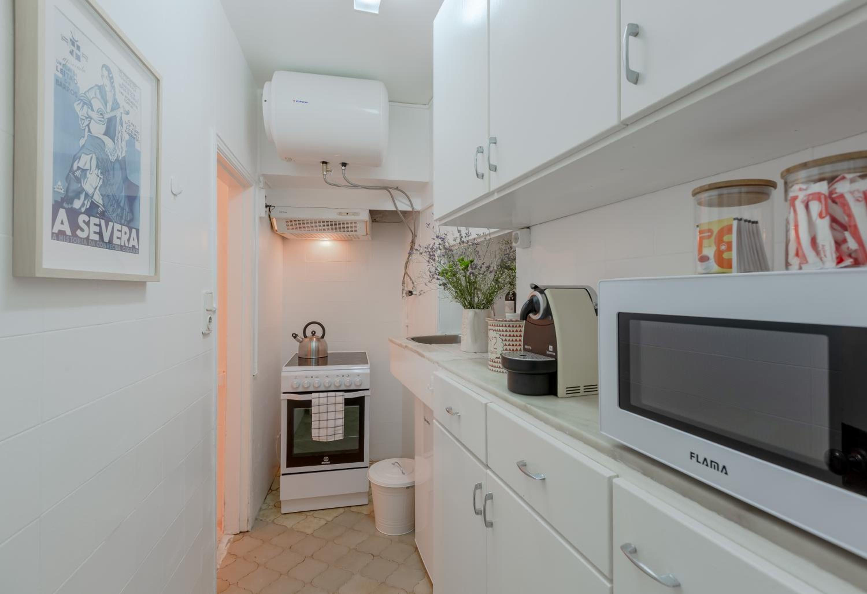 One-Bedroom Apartment - Photo 2
