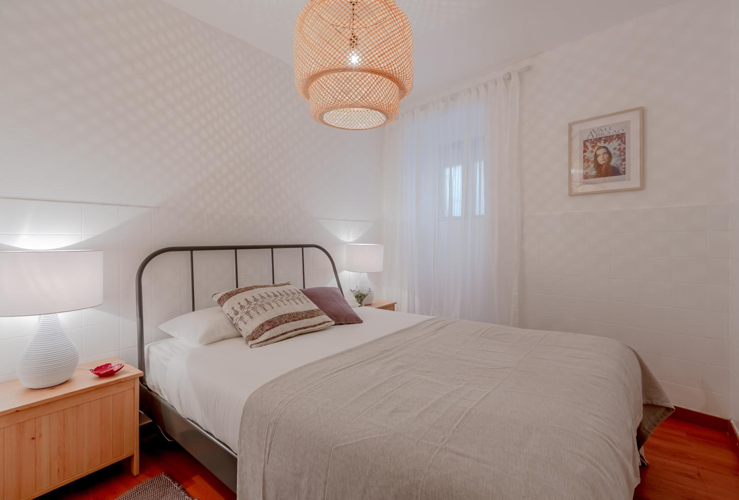 One-Bedroom Apartment - Photo 1