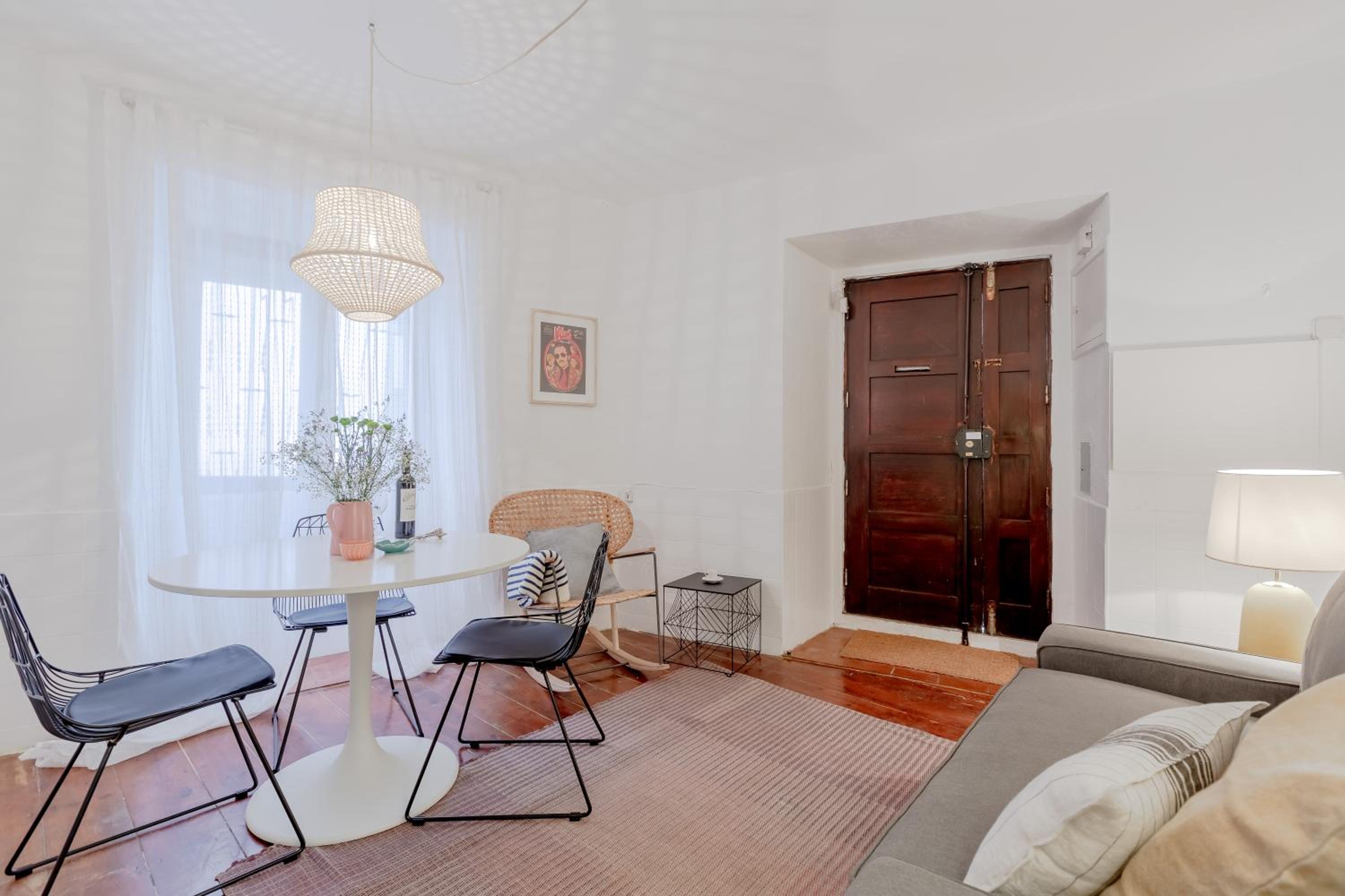 One-Bedroom Apartment - Photo 5