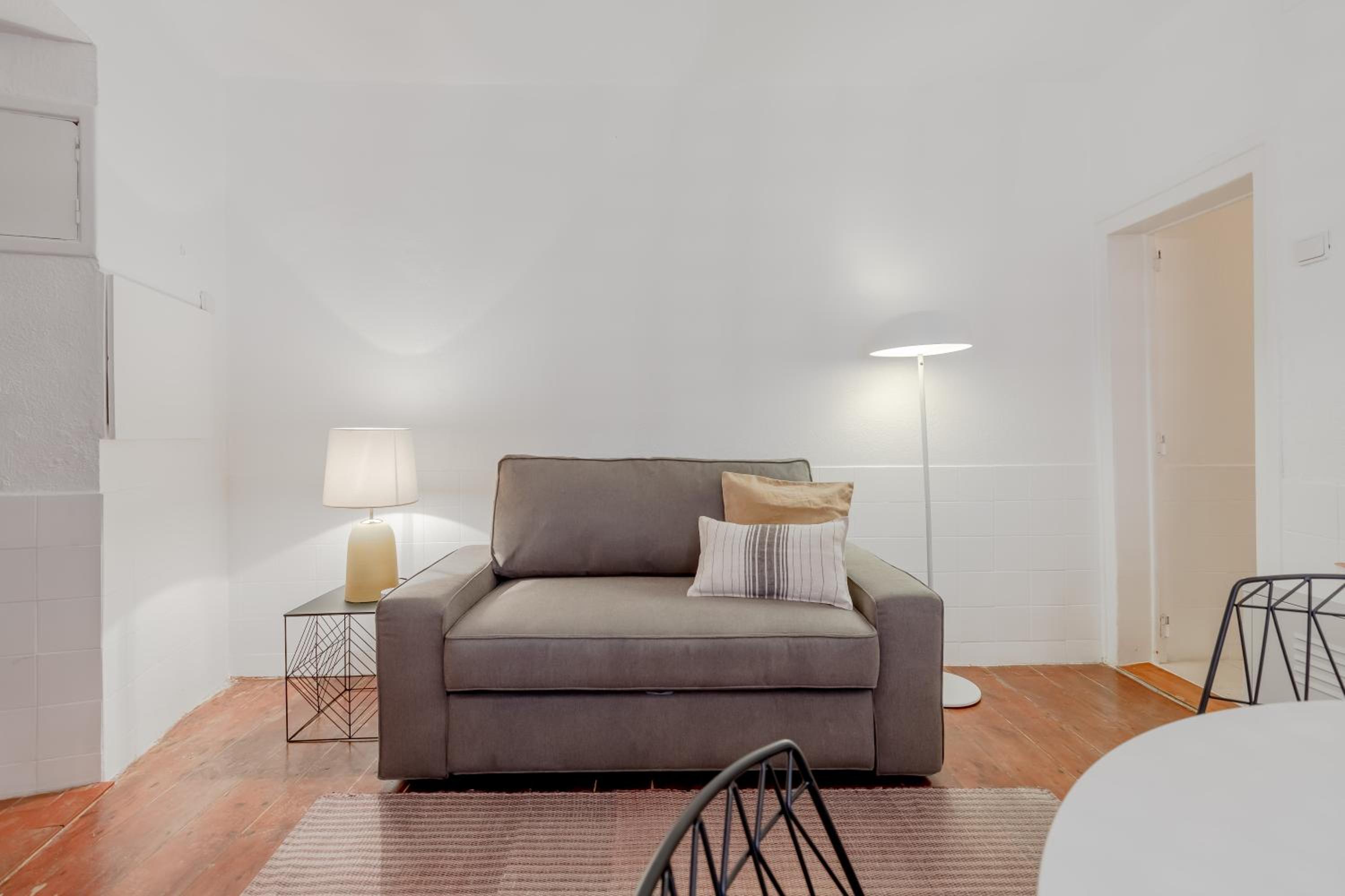 One-Bedroom Apartment - Photo 6