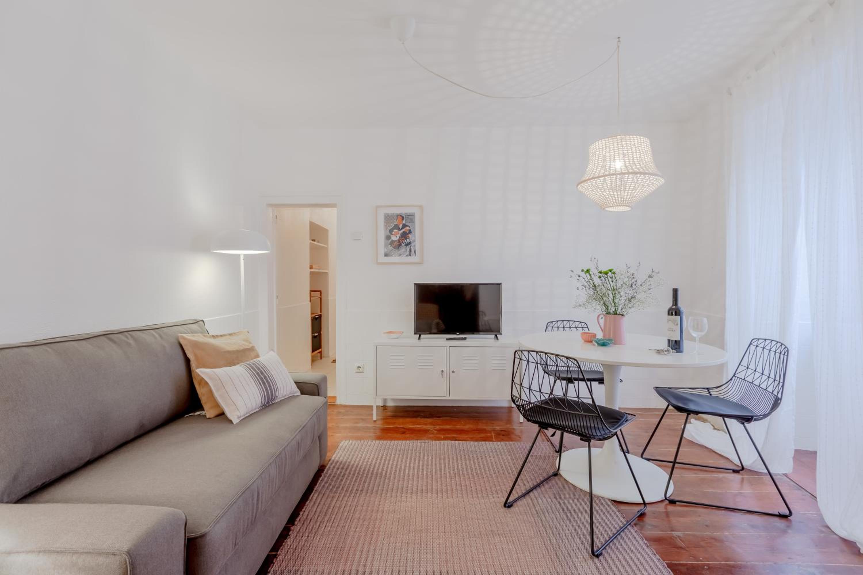 One-Bedroom Apartment - Photo 7
