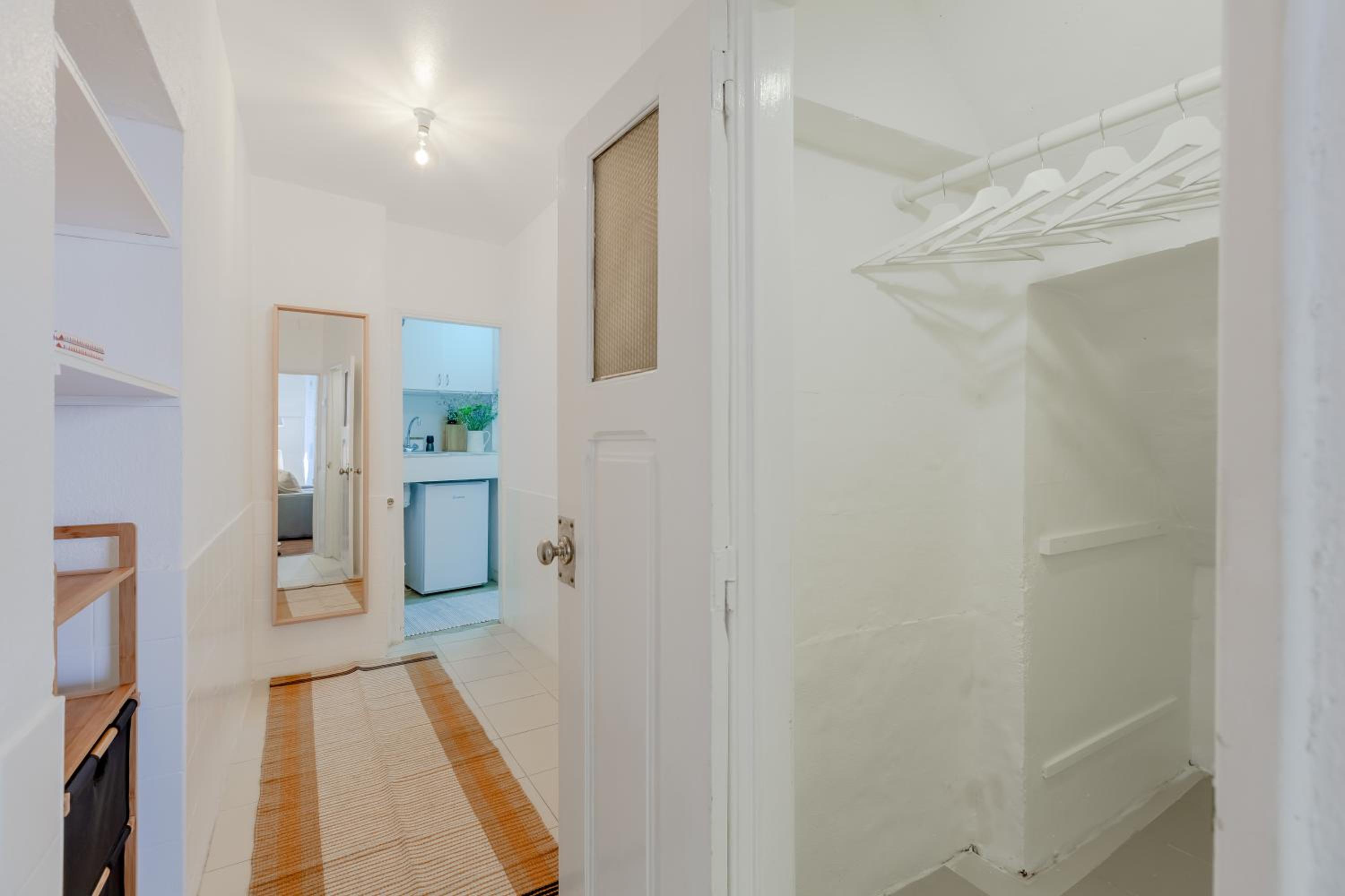 One-Bedroom Apartment - Photo 17