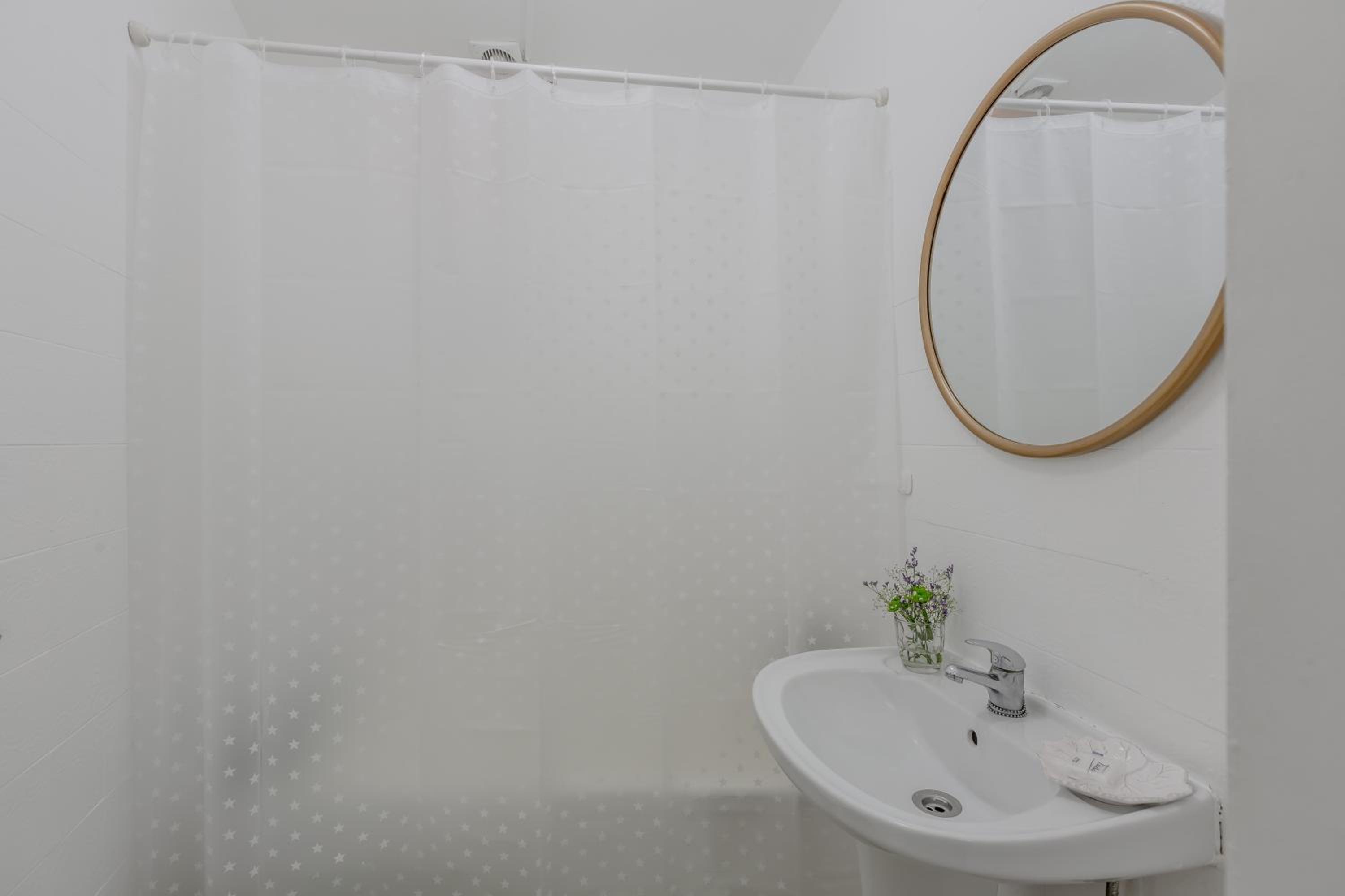 One-Bedroom Apartment - Photo 25