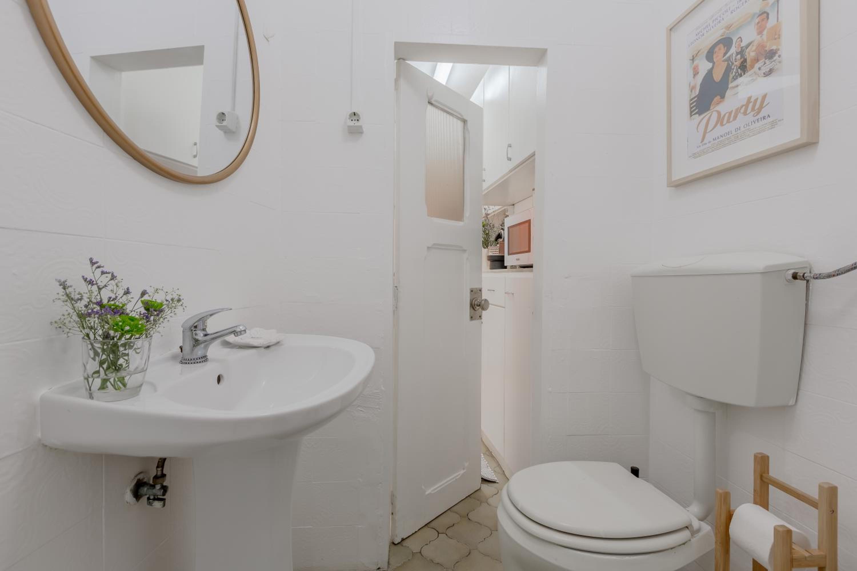 One-Bedroom Apartment - Photo 27