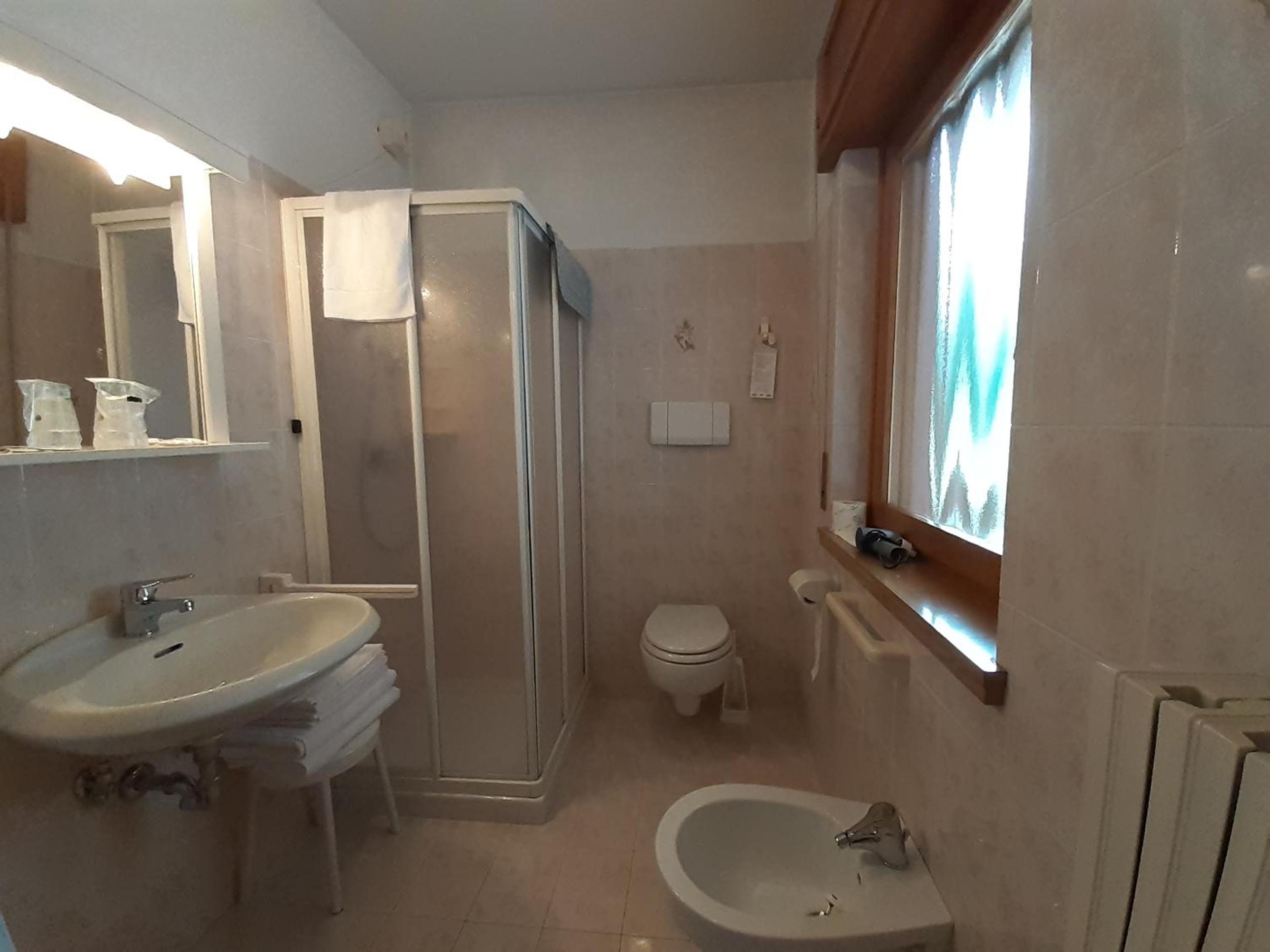 Double Room with Balcony - Photo 5