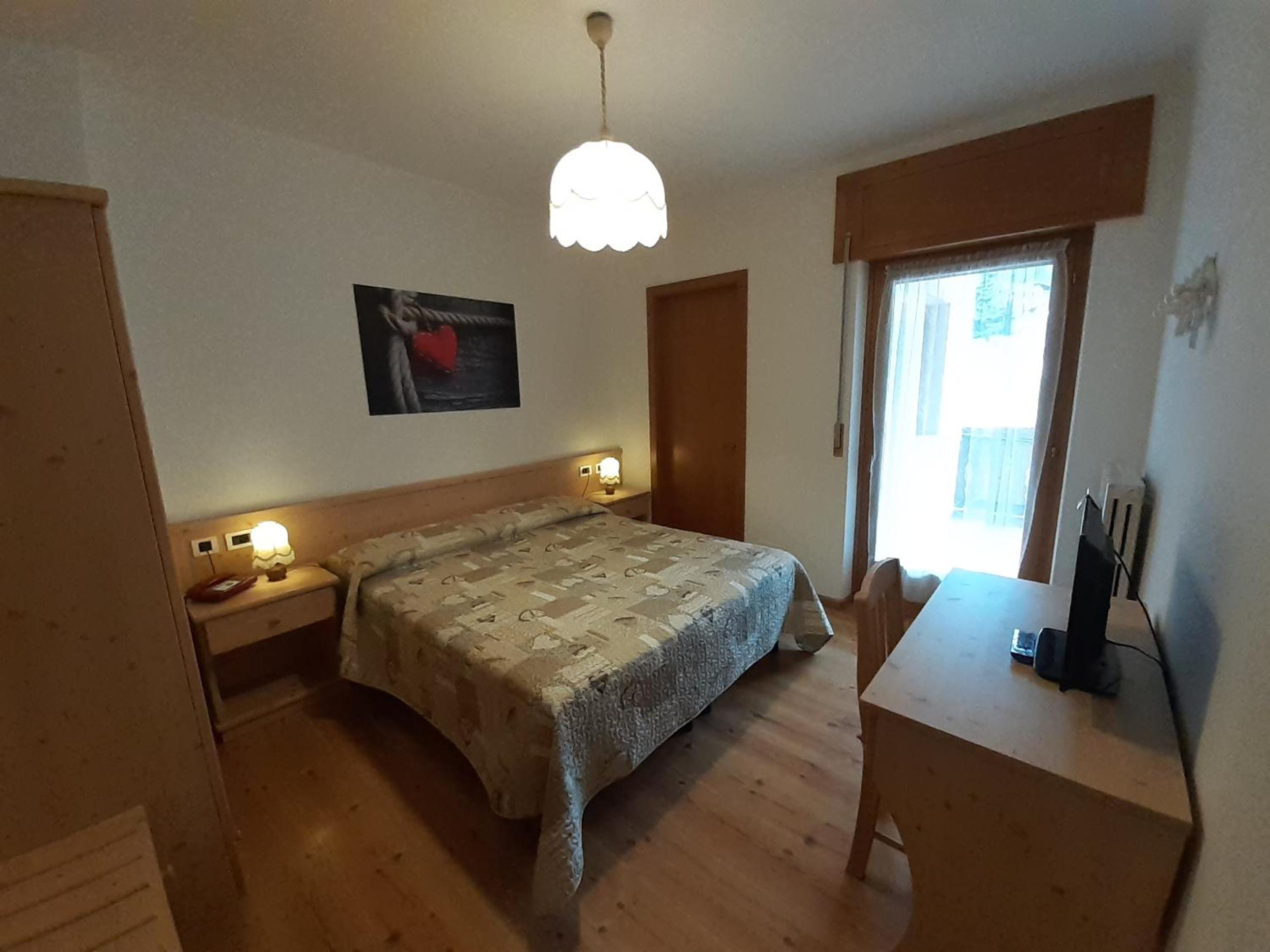 Double Room with Balcony - Photo 4