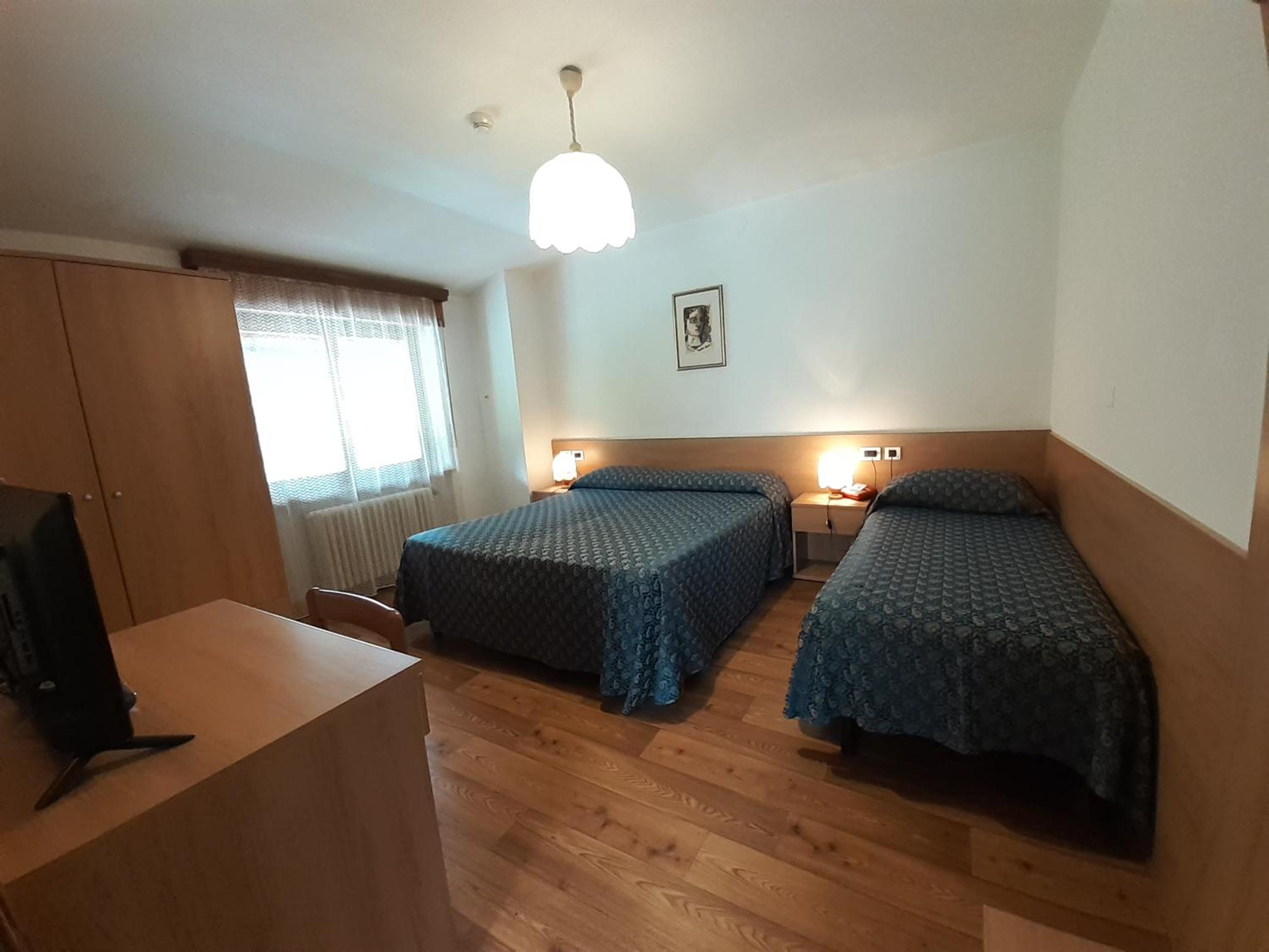 Quadruple Room with Balcony - Photo 3