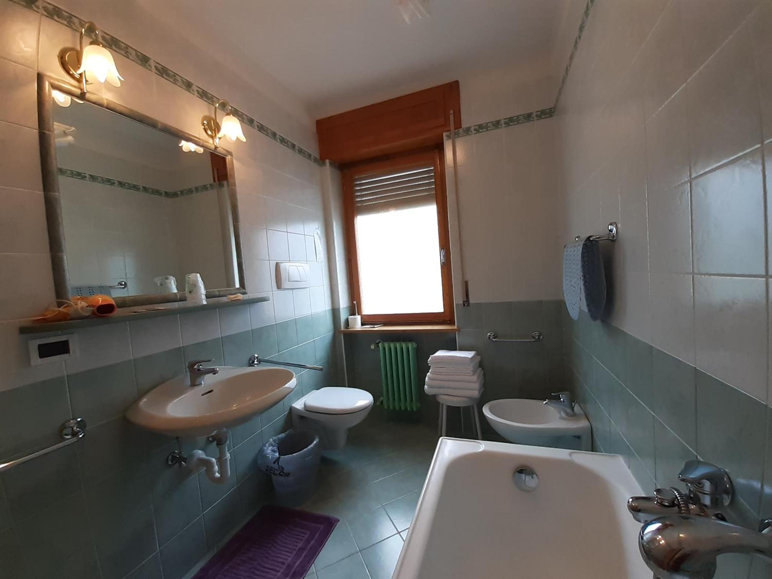 Triple Room with Bath - Photo 7