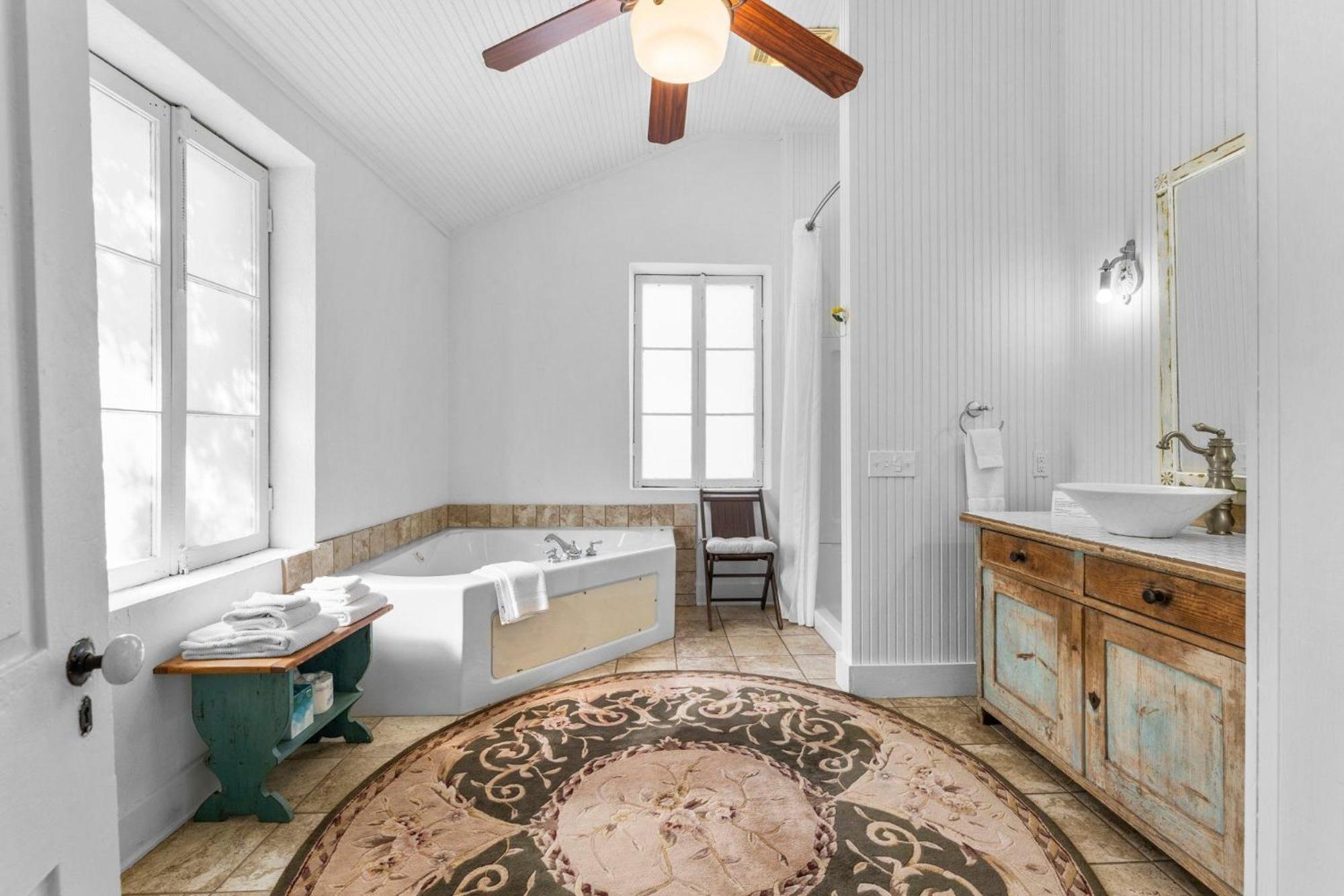 Two-Bedroom House - Photo 4