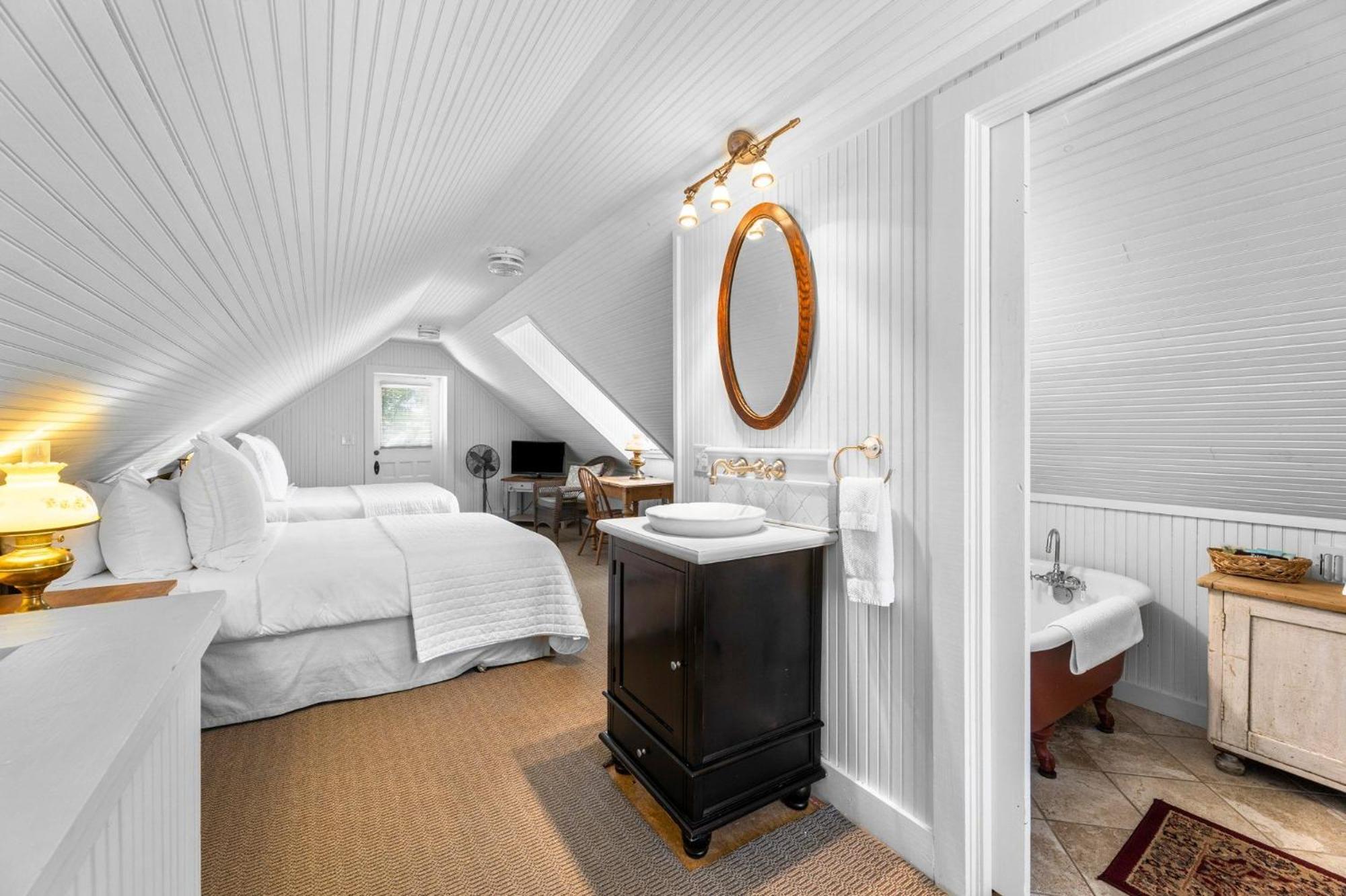 Two-Bedroom House - Photo 3